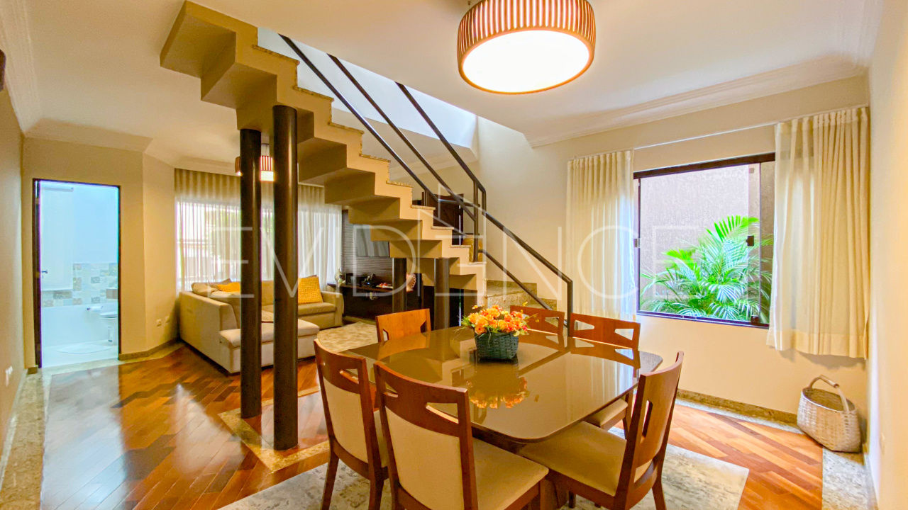 Sobrado com 136m², 3 dormitórios, 1 suíte, 2 vagas no bairro Jardim Textil em São Paulo