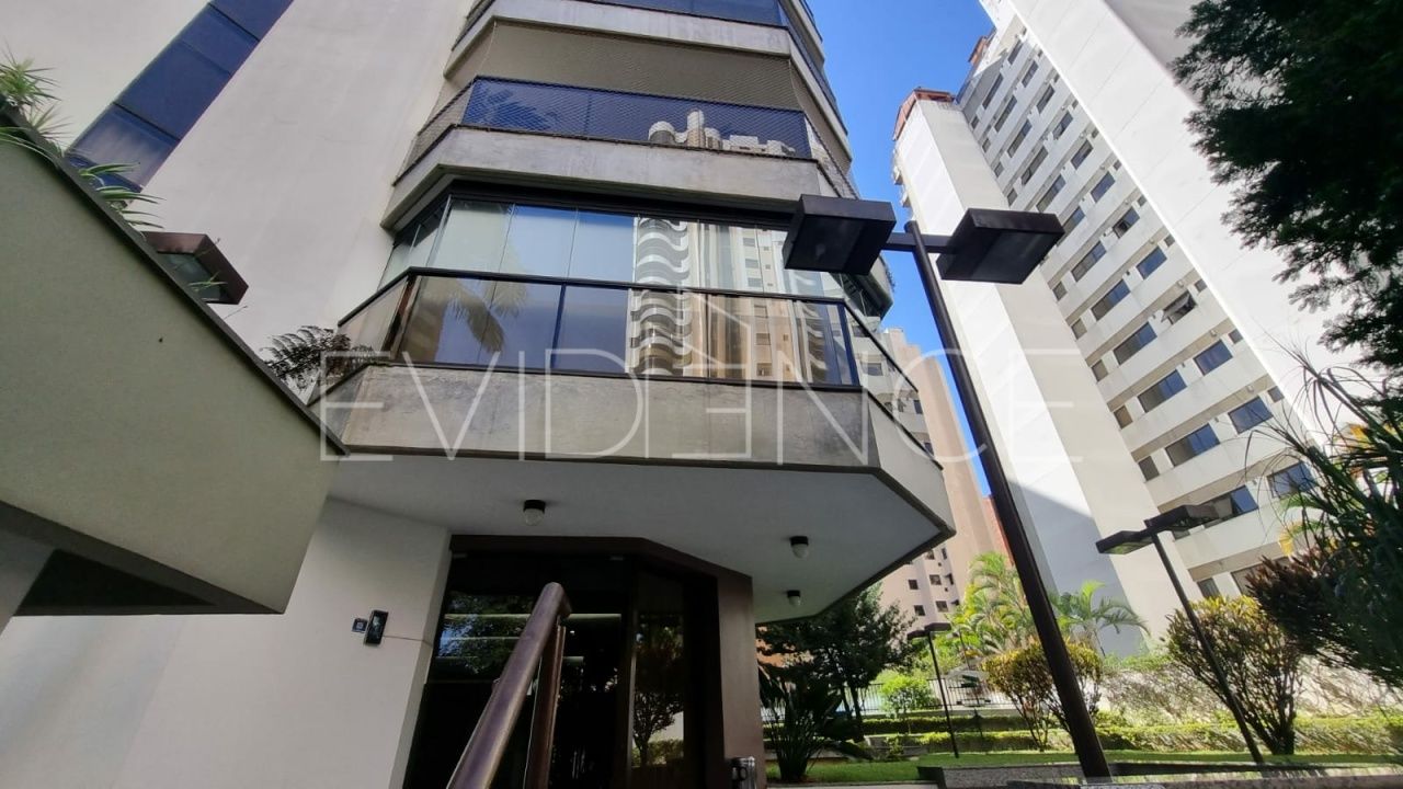 Apartamento com 228m², 3 dormitórios, 3 suítes, 3 vagas no bairro Tatuapé em São Paulo