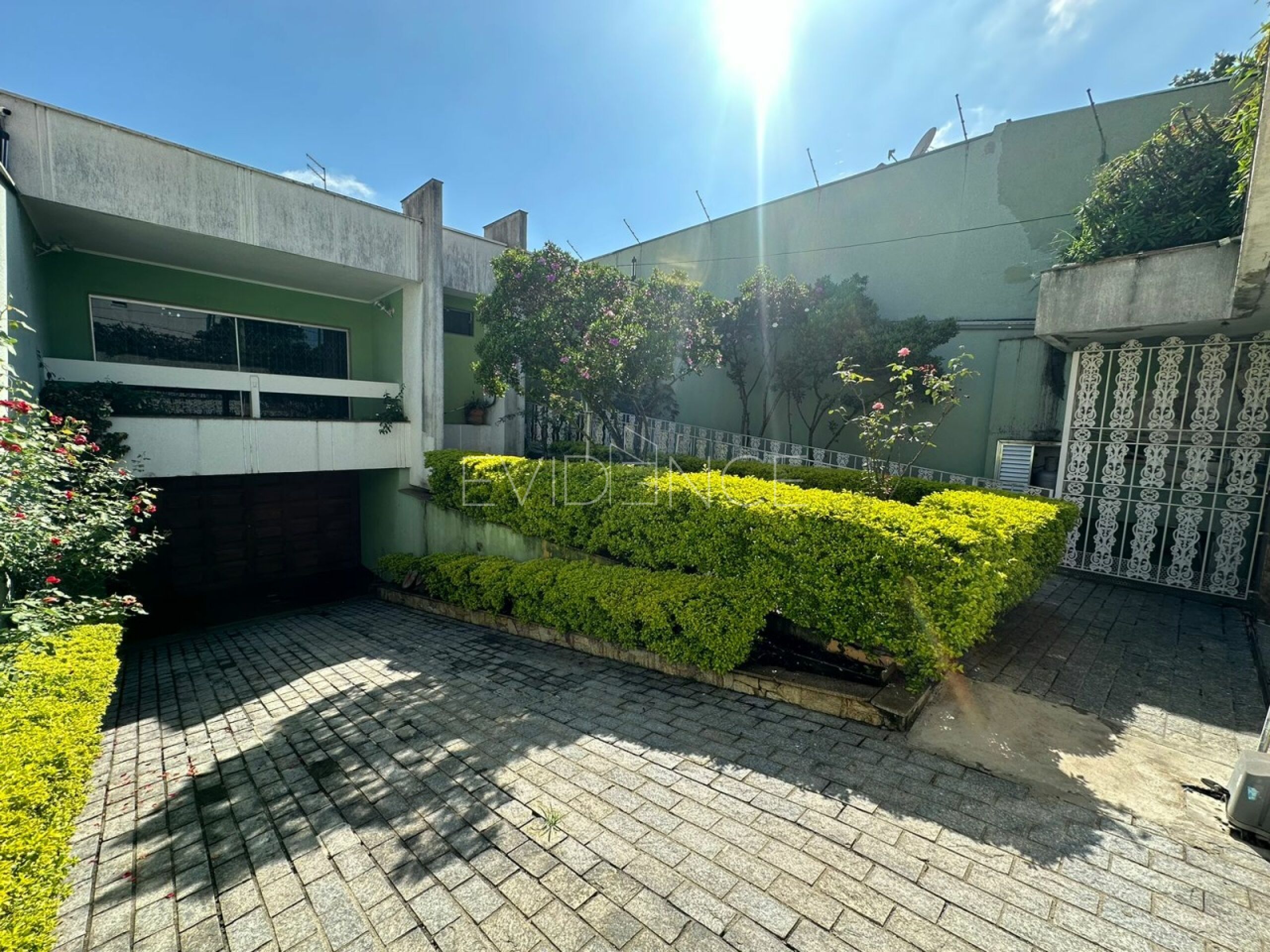 Sobrado Comercial com 700m², 5 dormitórios, 2 suítes, 10 vagas no bairro Vila Diva Zona Leste em São Paulo
