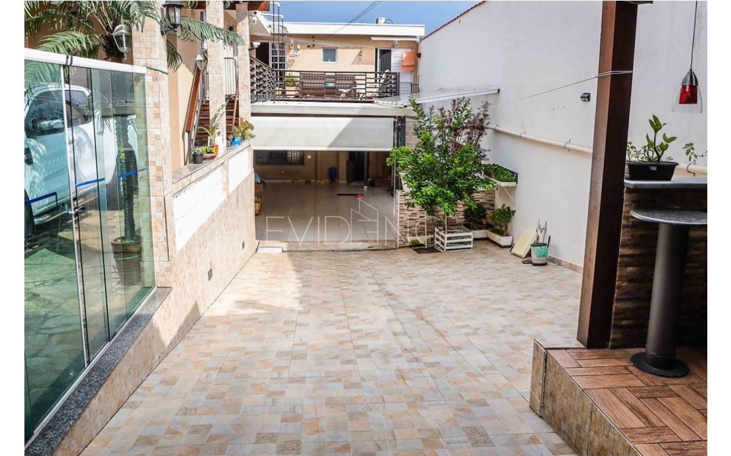Casa Assobradada com 140m², 5 dormitórios, 2 suítes, 10 vagas no bairro Burgo Paulista em São Paulo