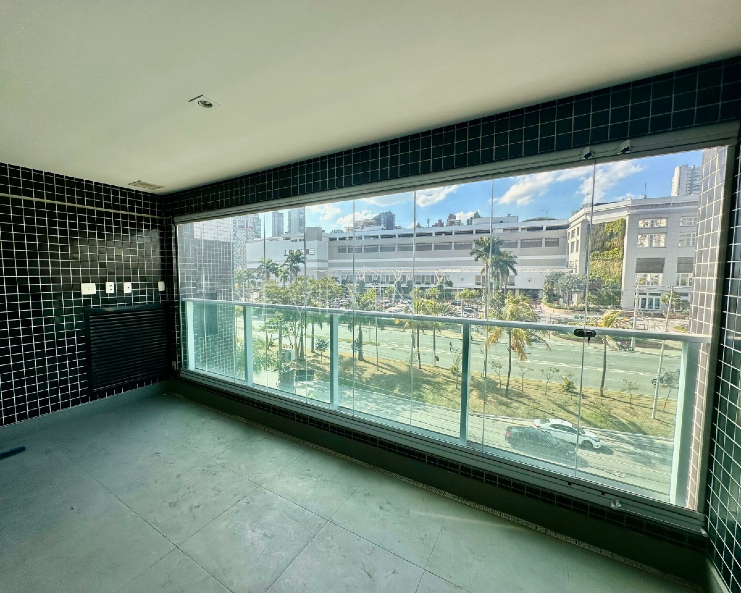 Apartamento com 77m², 2 dormitórios, 1 suíte, 2 vagas no bairro Jardim Anália Franco em São Paulo