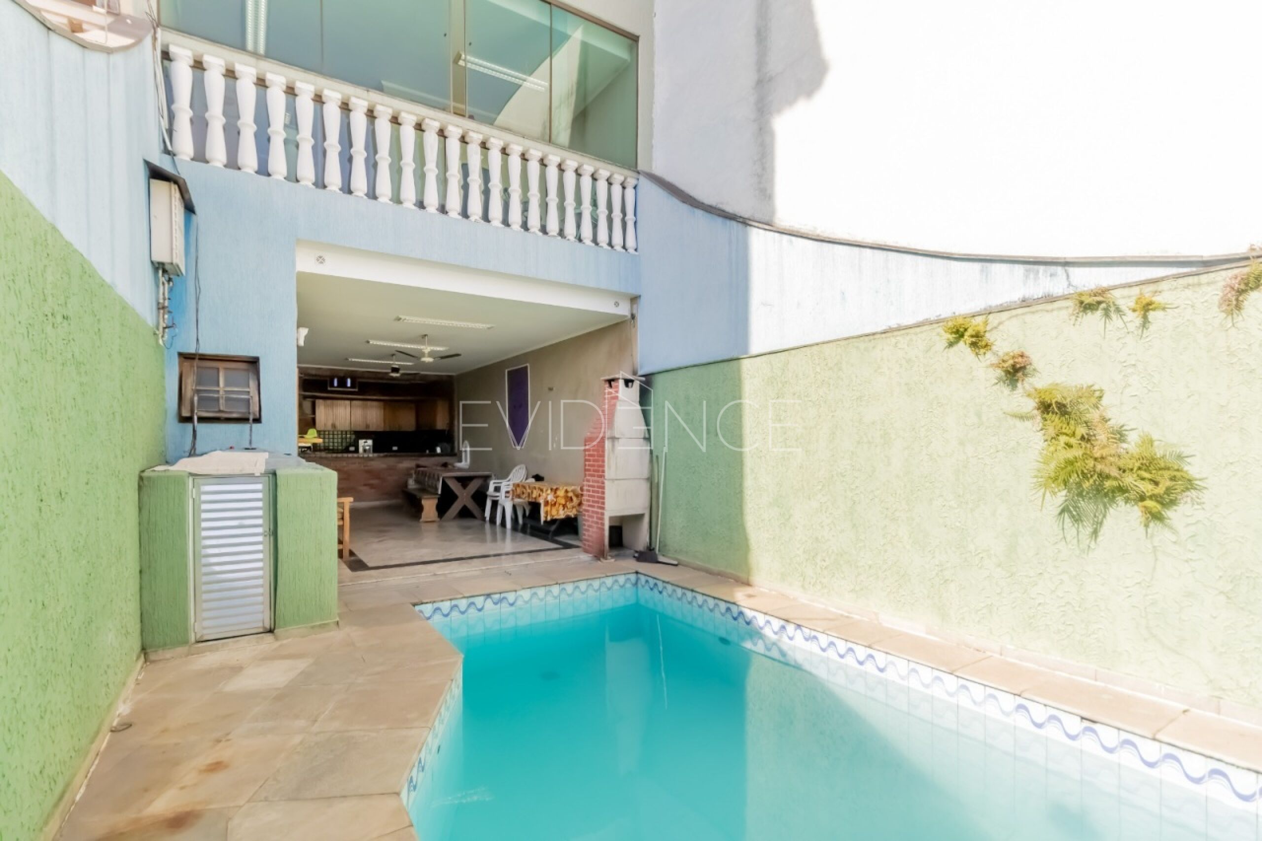 Casa Assobradada com 345m², 4 dormitórios, 5 vagas no bairro Vila Canero em São Paulo