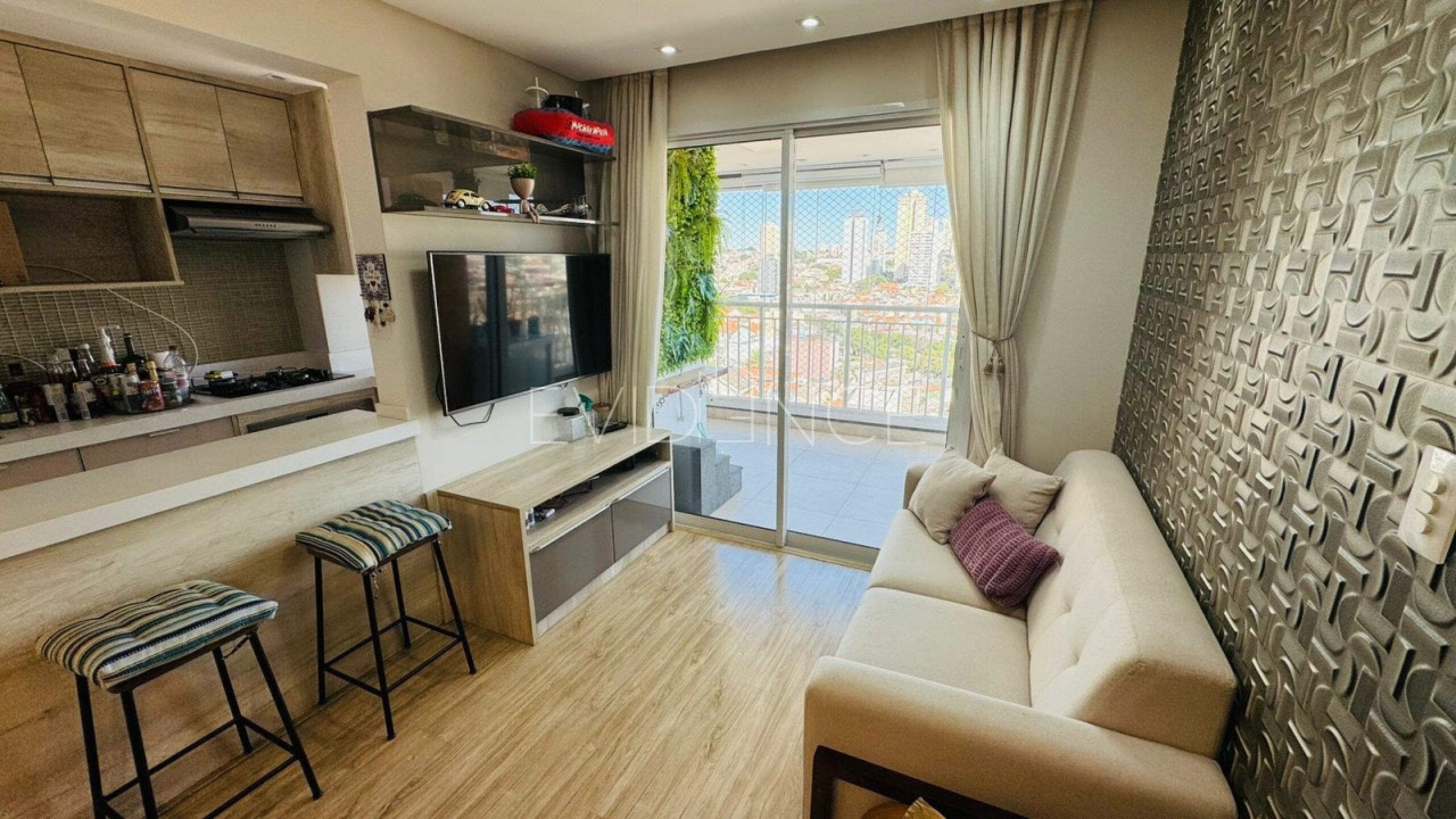 Apartamento com 60m², 2 dormitórios, 1 suíte, 2 vagas no bairro Vila Regente Feijó em São Paulo