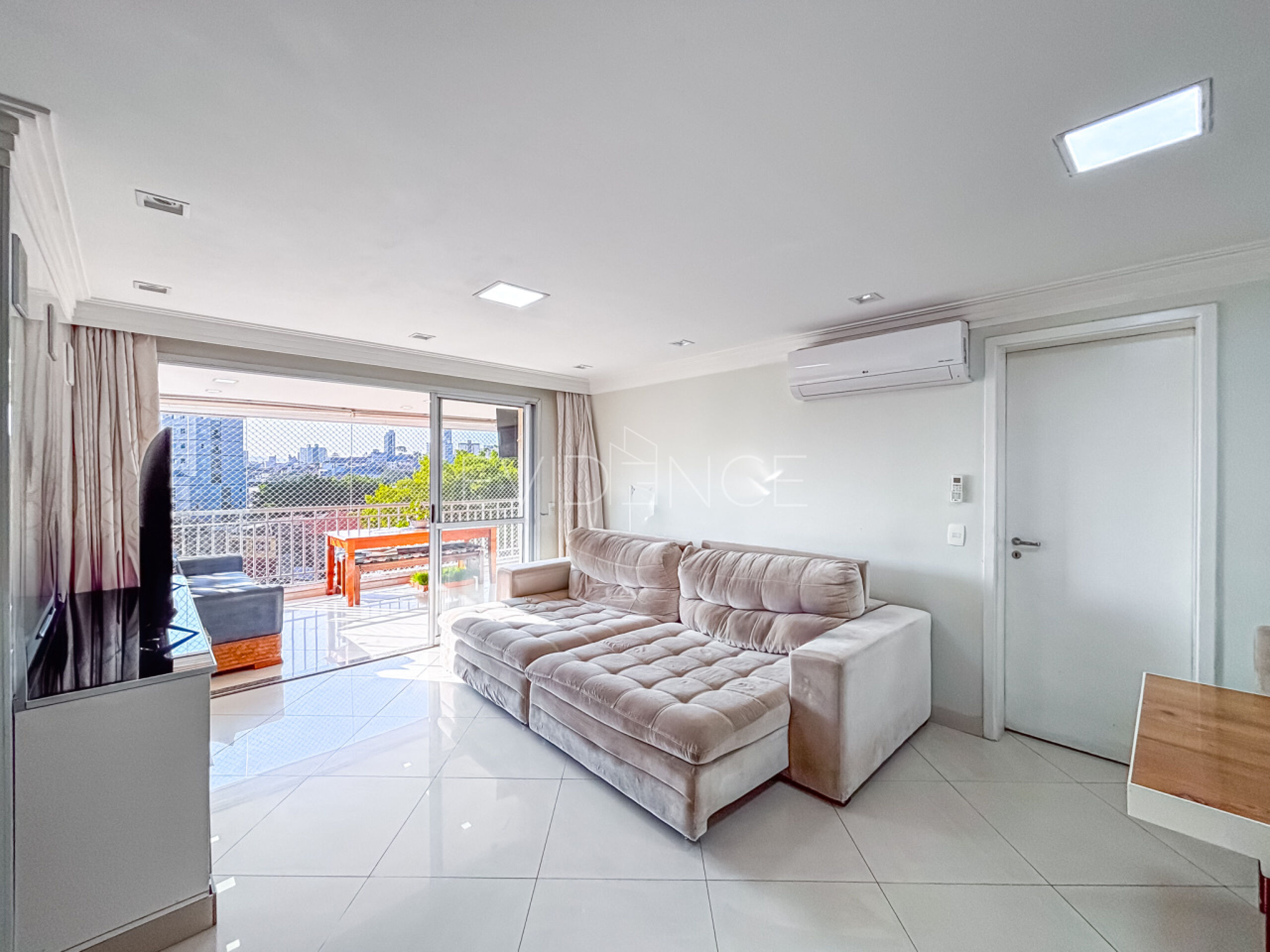 Apartamento com 125m², 4 dormitórios, 1 suíte, 2 vagas no bairro Vila Carrão em São Paulo