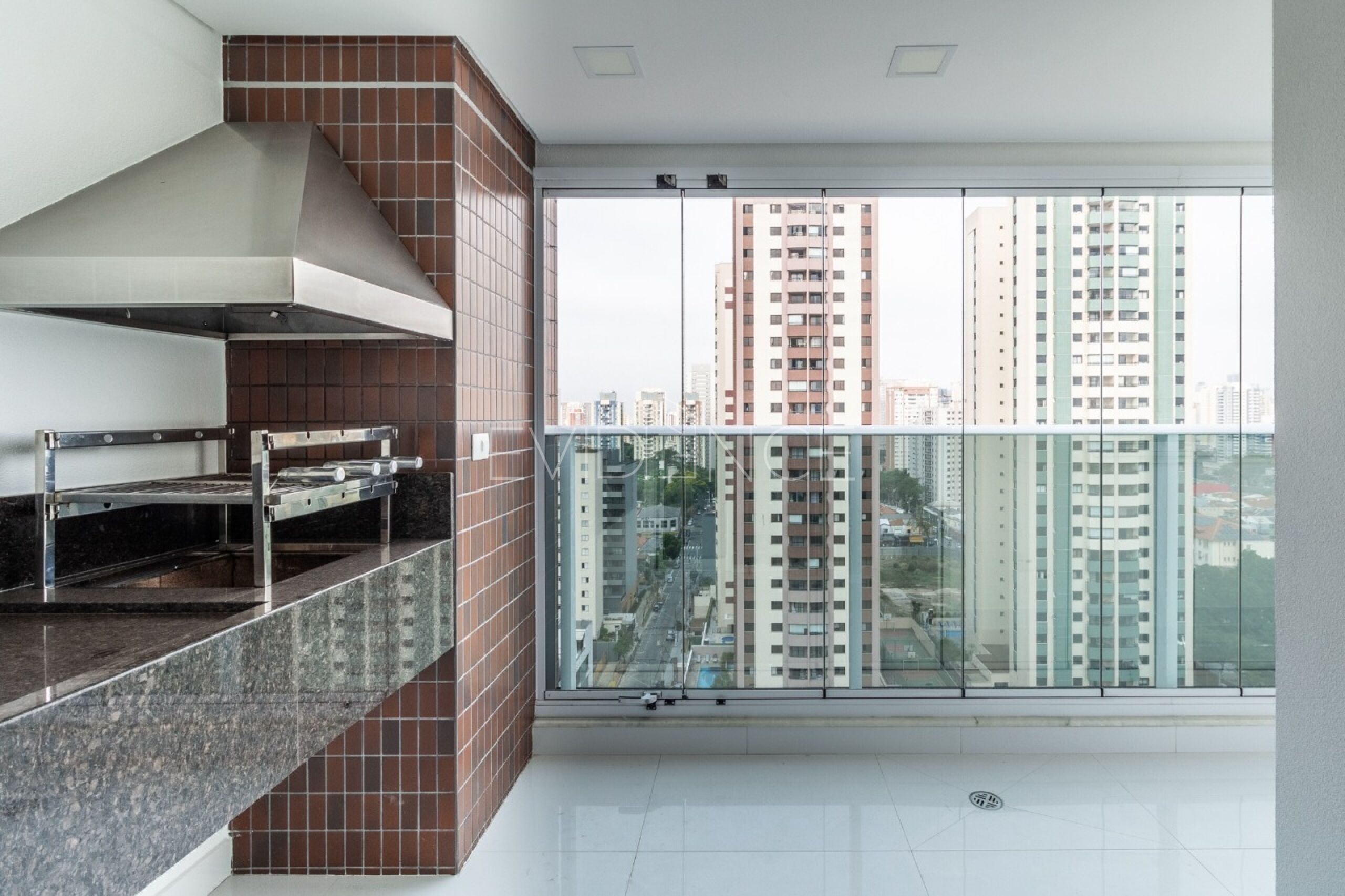 Apartamento com 95m², 3 dormitórios, 1 suíte, 2 vagas no bairro Tatuapé em São Paulo