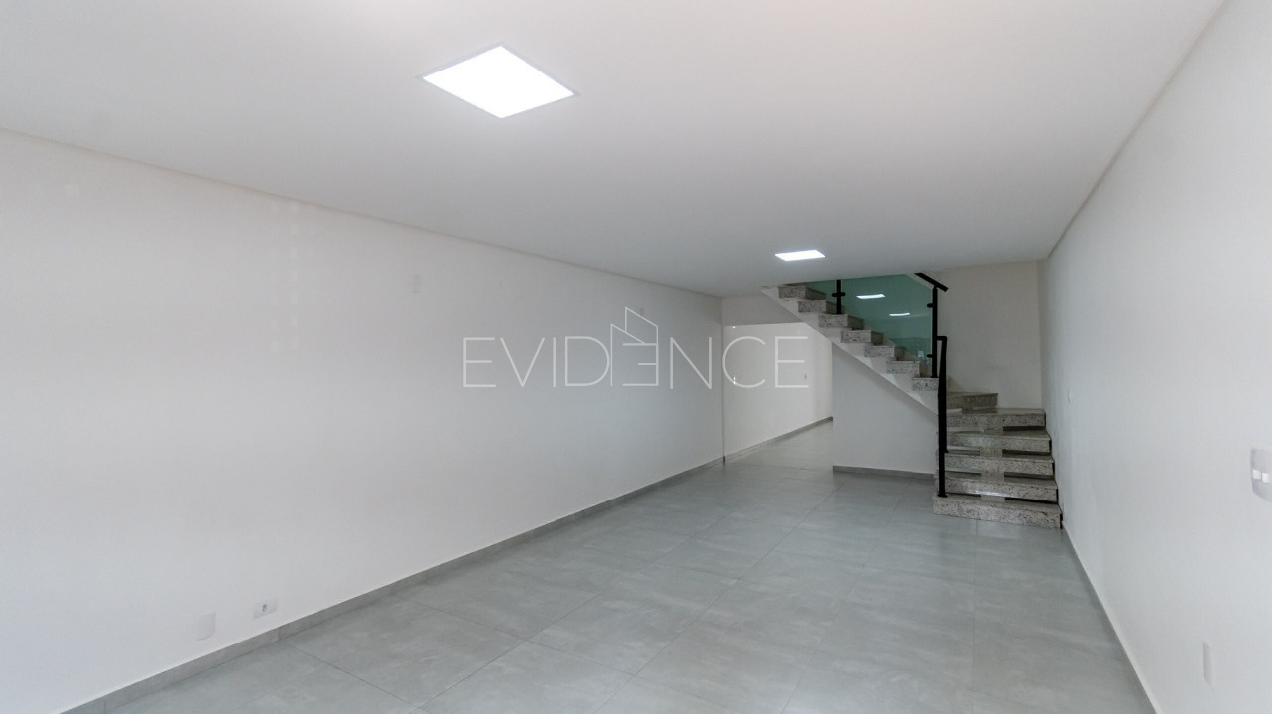 Sobrado Comercial com 350m², 3 dormitórios, 3 vagas no bairro Jardim Anália Franco em São Paulo