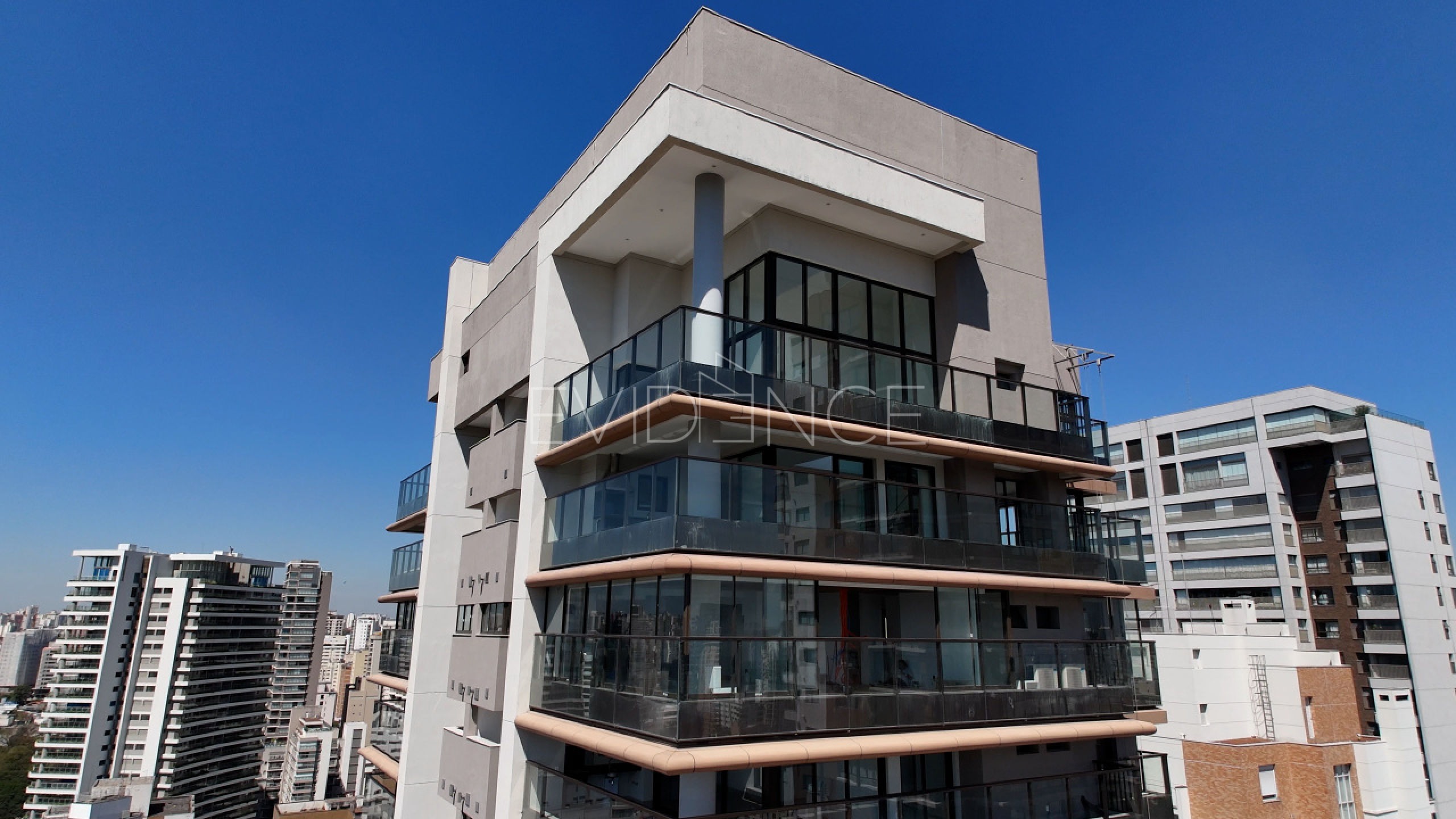 Cobertura com 281m², 4 dormitórios, 4 suítes, 3 vagas no bairro Moema em São Paulo