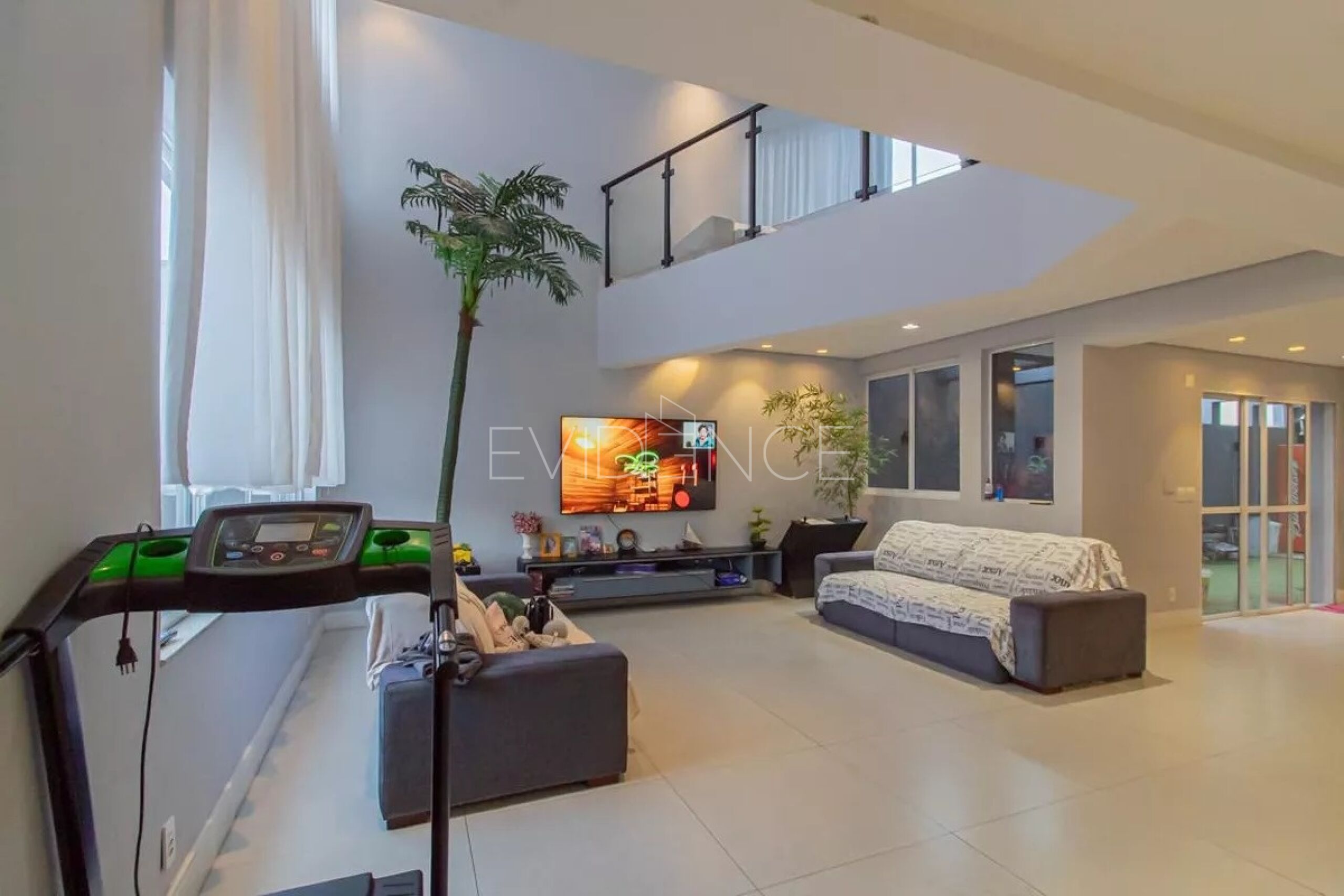 Casa Assobradada com 497m², 5 dormitórios, 2 suítes, 6 vagas no bairro Vila Laís em São Paulo