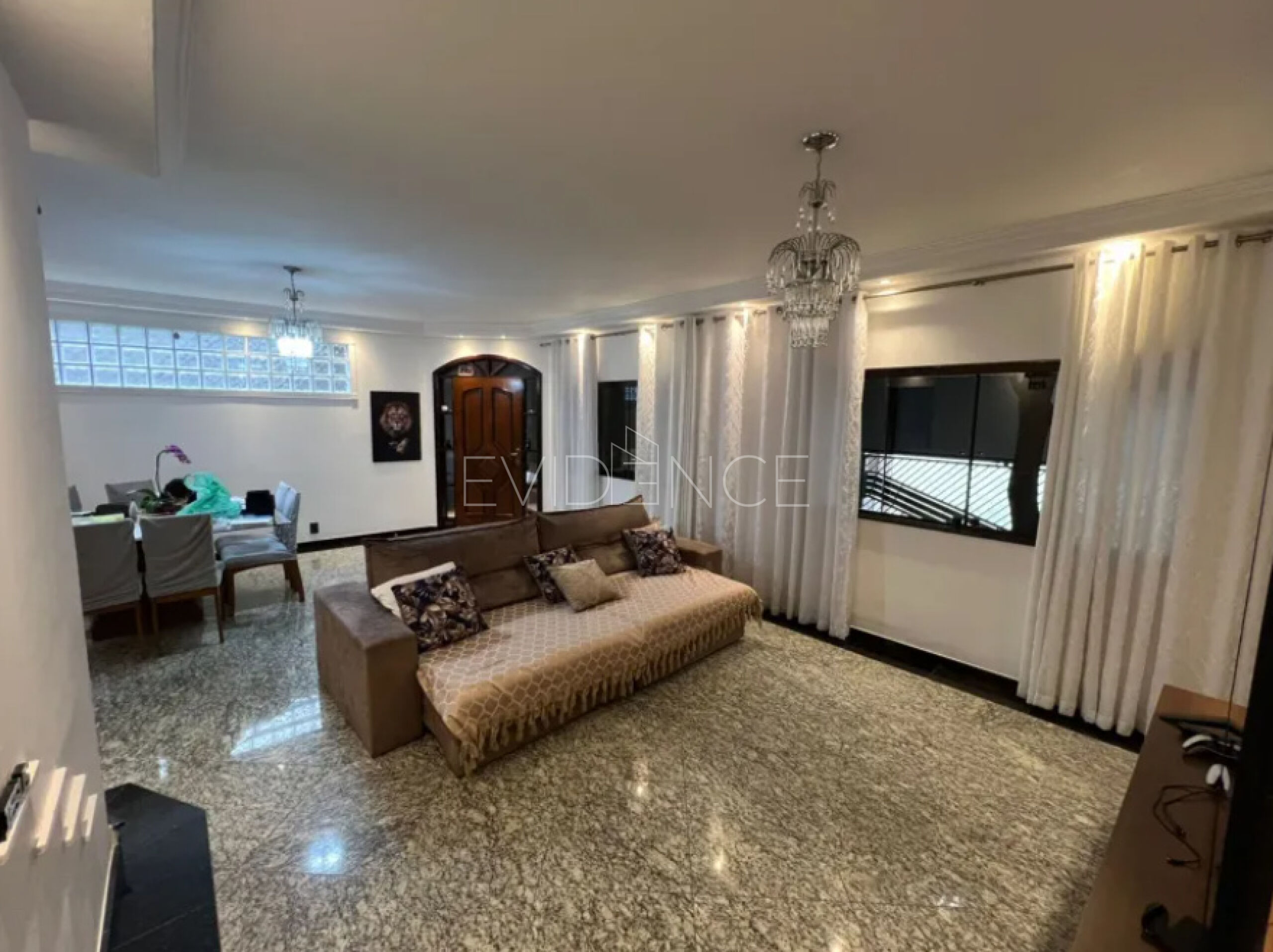 Sobrado com 200m², 3 dormitórios, 1 suíte, 2 vagas no bairro Vila Santa Clara em São Paulo