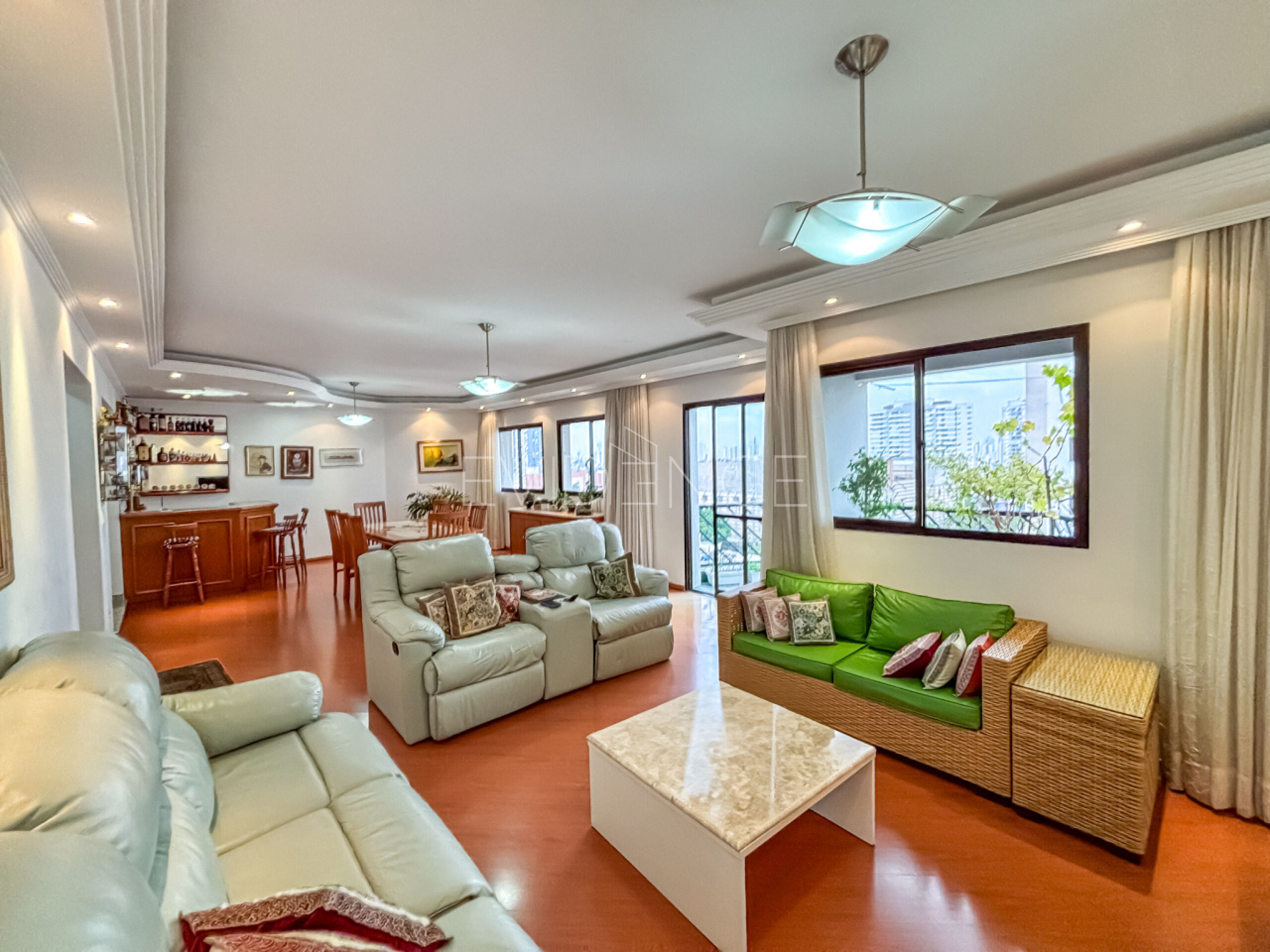 Apartamento com 186m², 3 dormitórios, 3 suítes, 2 vagas no bairro Tatuapé em São Paulo