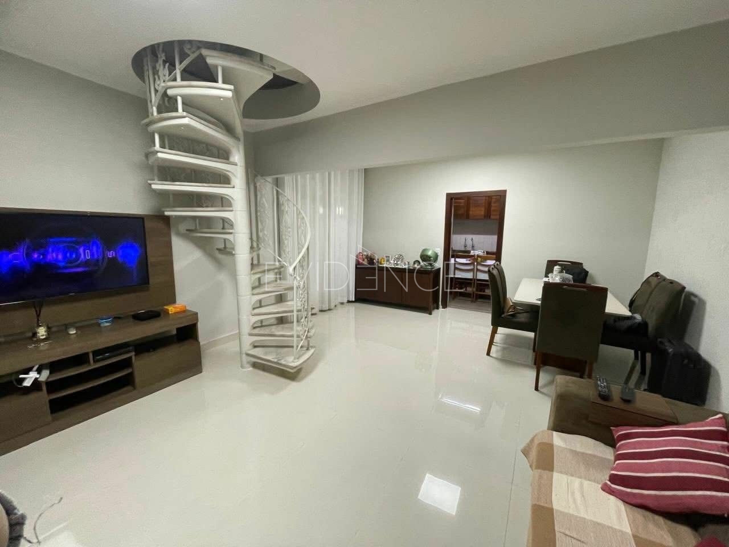 Casa Assobradada com 140m², 3 dormitórios, 1 suíte, 2 vagas no bairro Vila Carrão em São Paulo