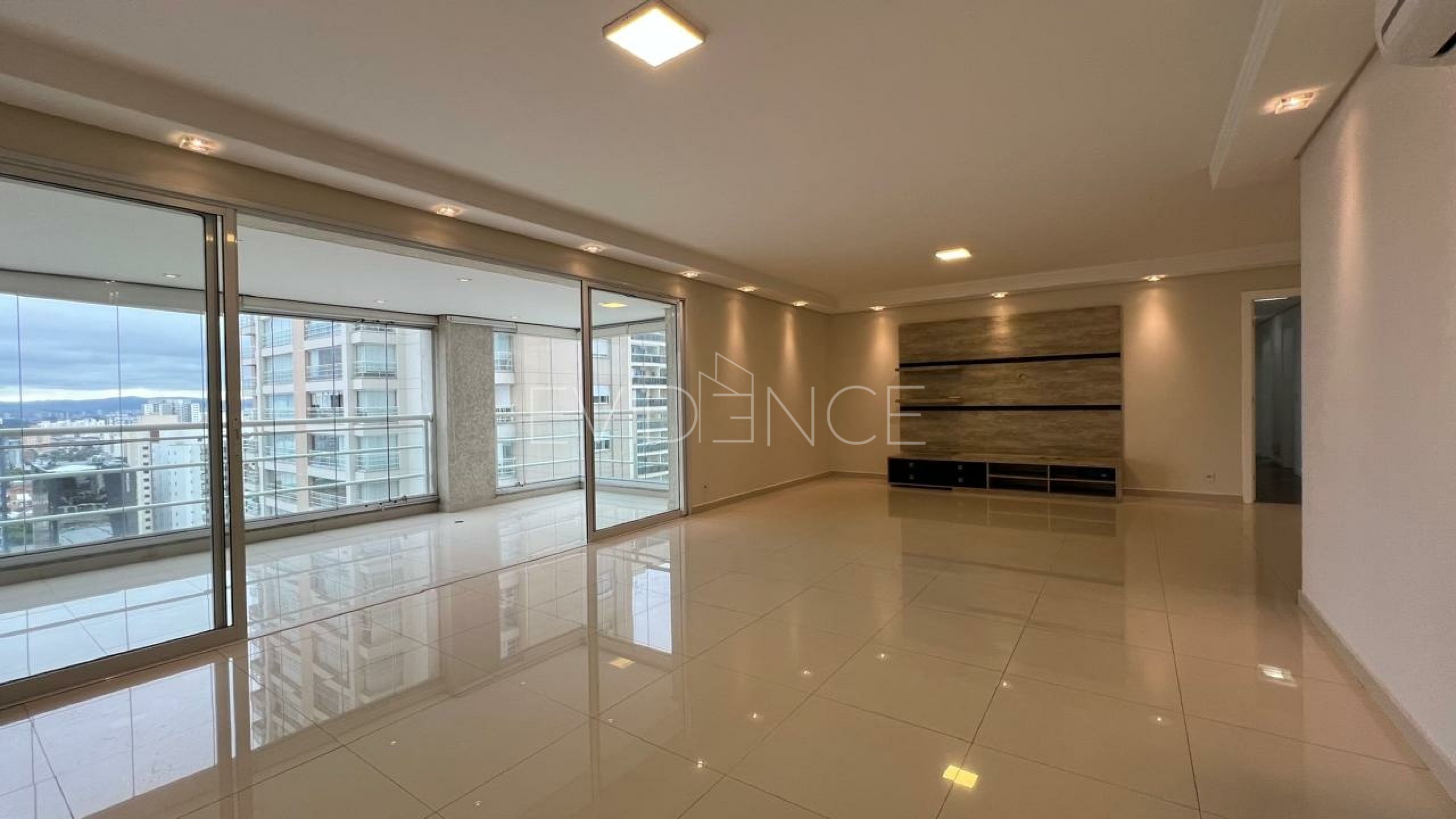 Apartamento com 225m², 4 dormitórios, 4 suítes, 4 vagas no bairro Tatuapé em São Paulo