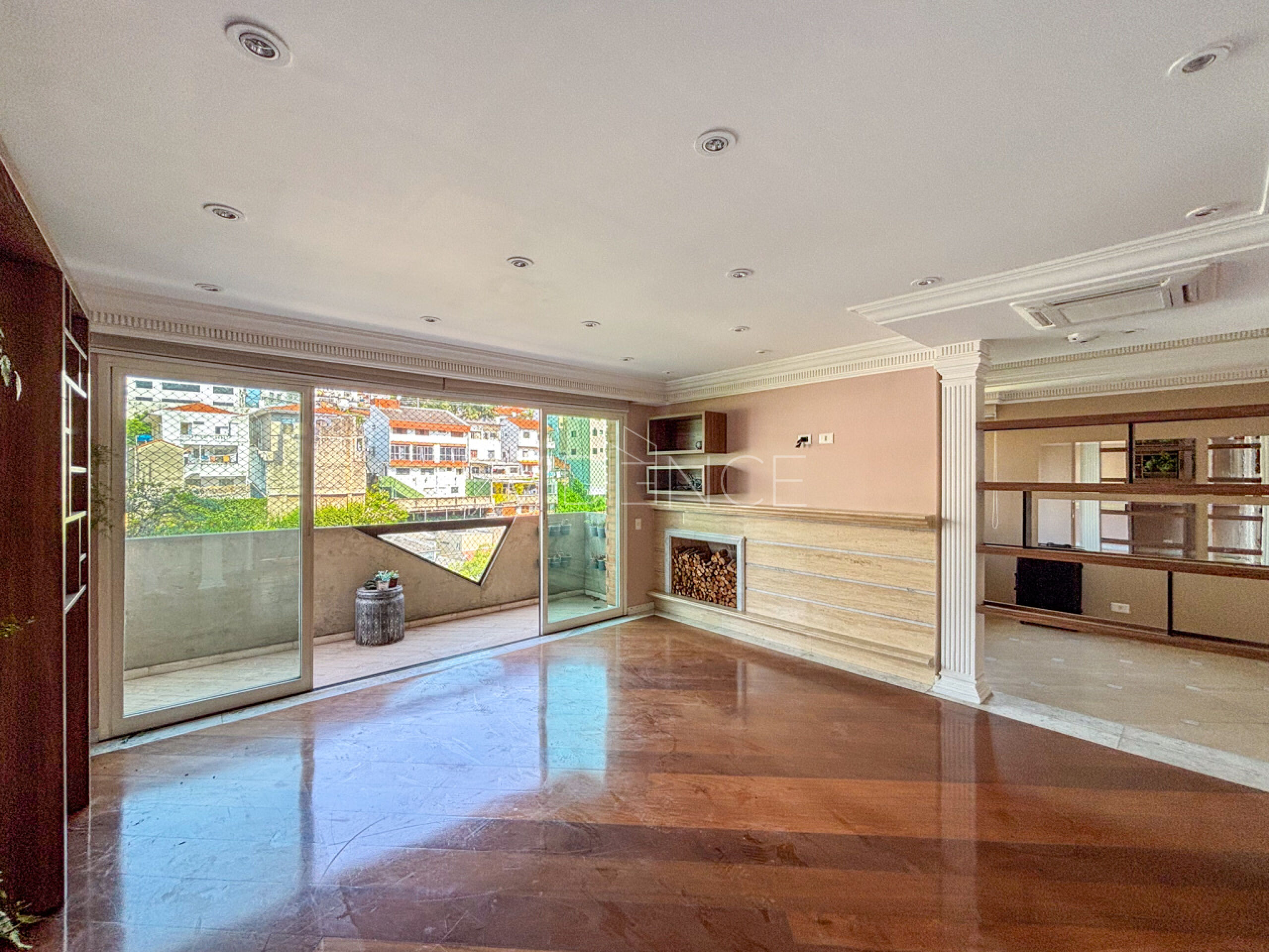 Apartamento com 198m², 4 dormitórios, 3 suítes, 3 vagas no bairro Vila Mariana em São Paulo