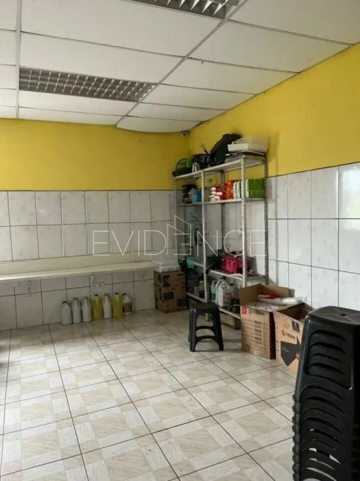 Galpão com 800m², 5 vagas no bairro Vila Carmosina em São Paulo