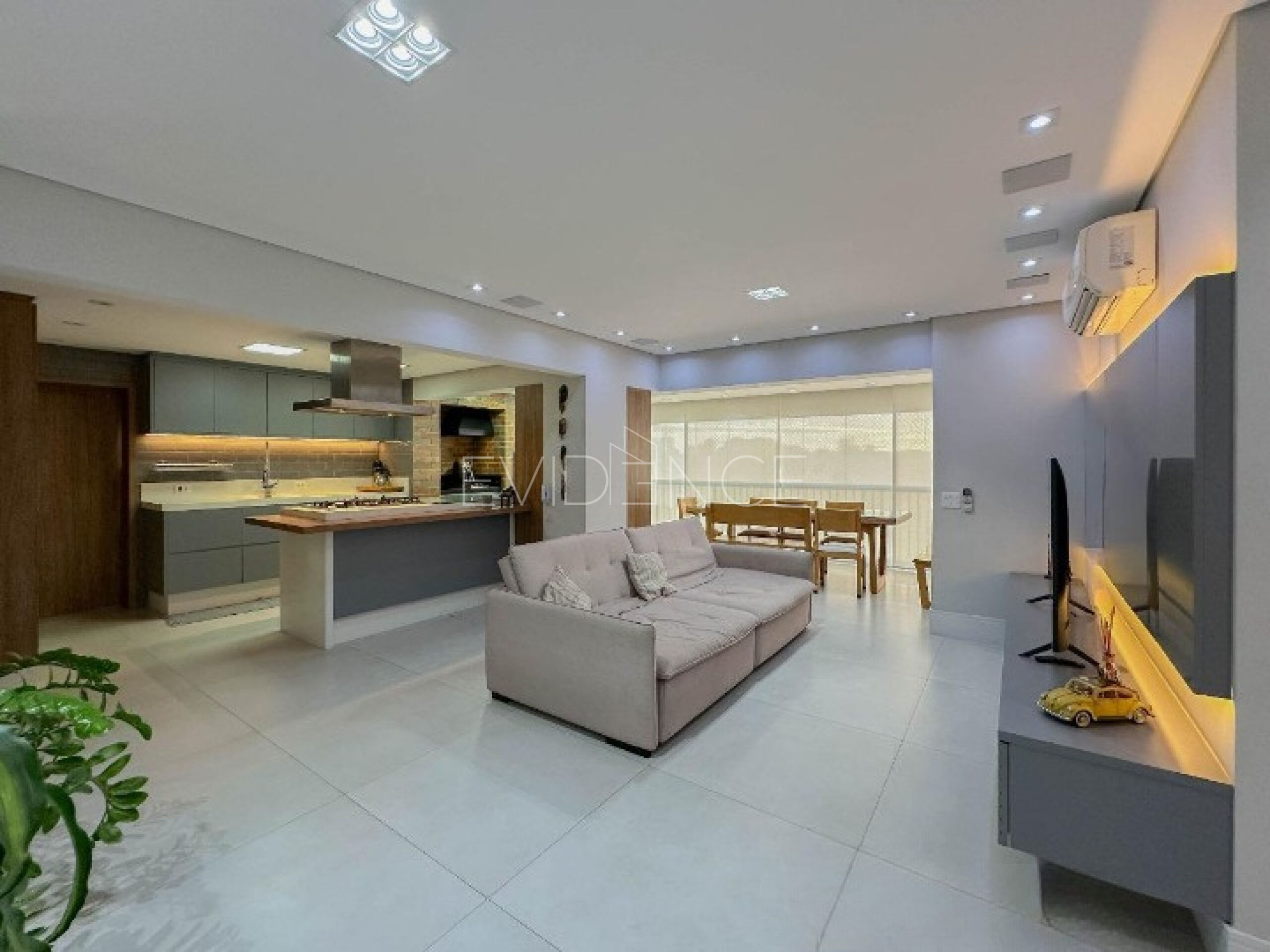 Apartamento com 132m², 3 dormitórios, 1 suíte, 2 vagas no bairro Tatuapé em São Paulo