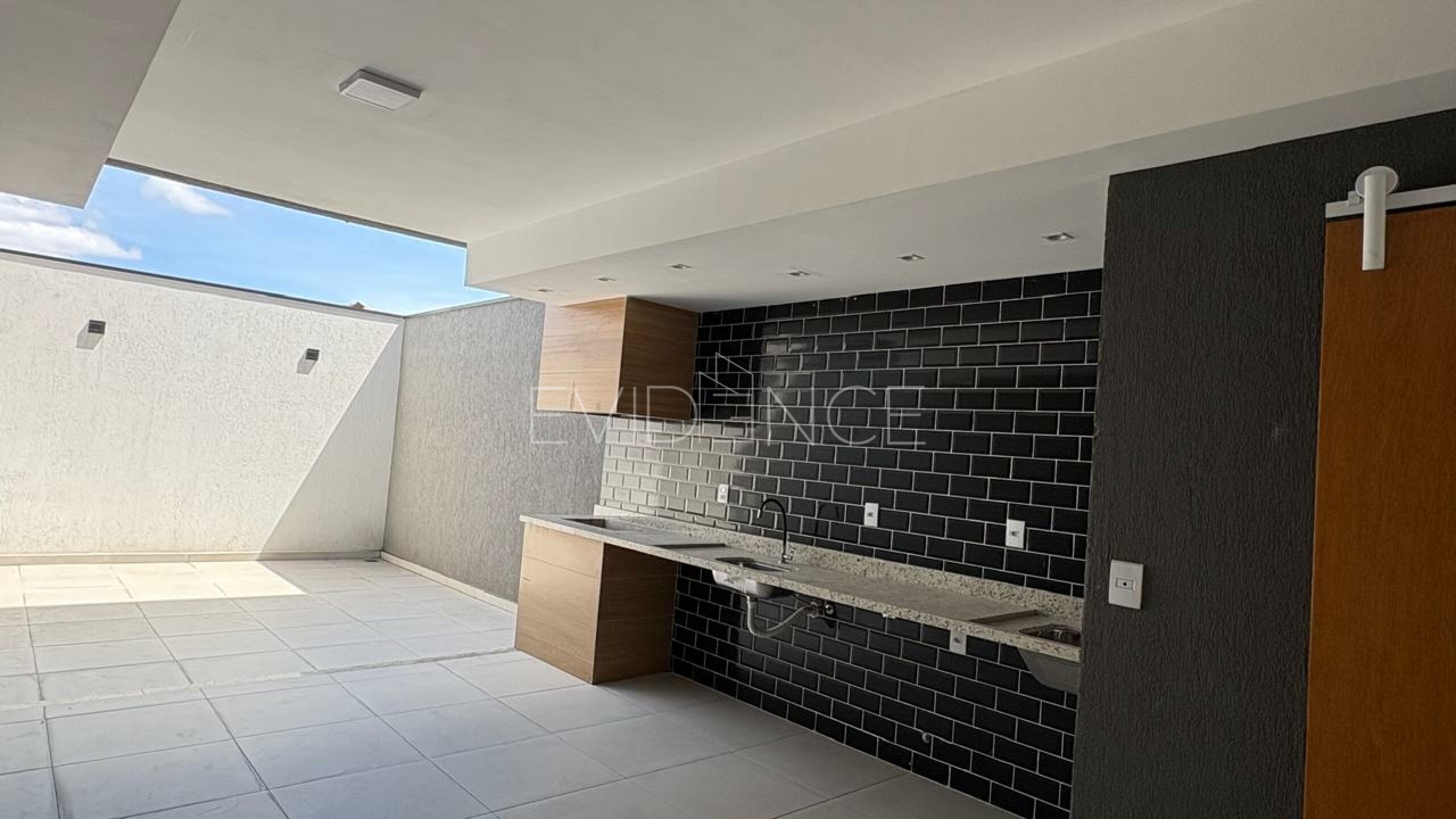 Sobrado com 134m², 3 dormitórios, 3 suítes, 4 vagas no bairro Vila Carrão em São Paulo