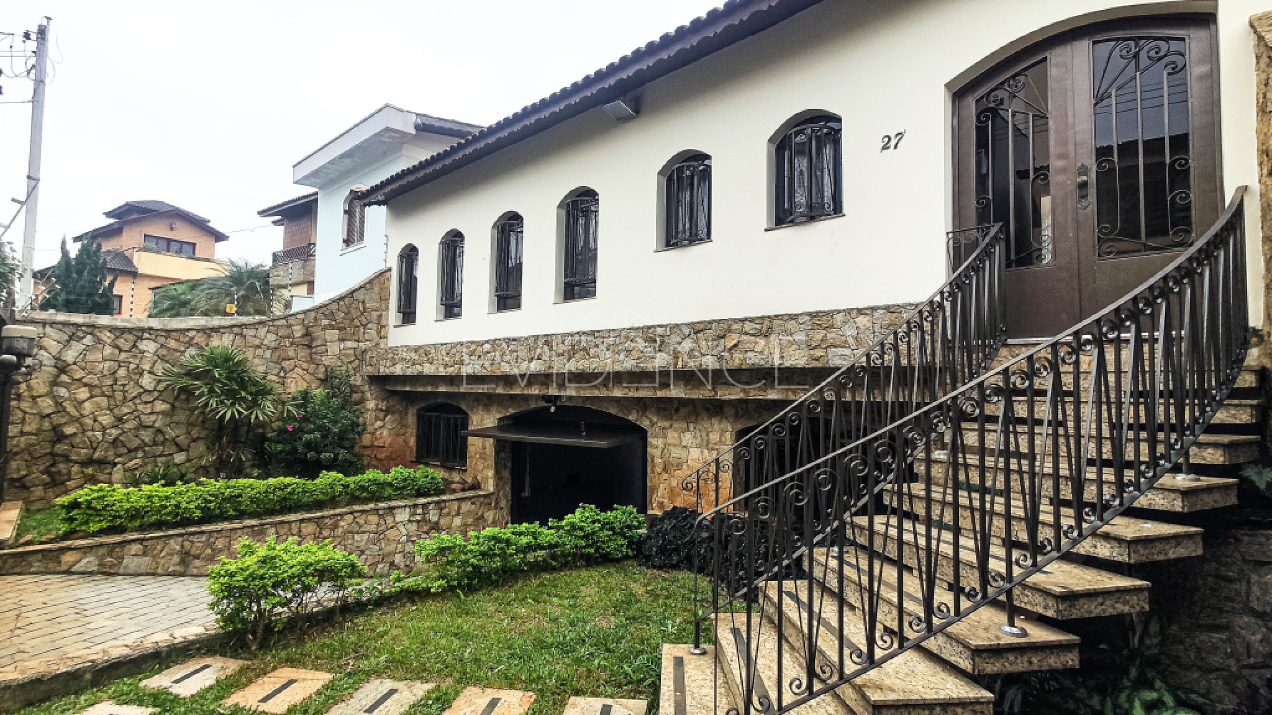 Sobrado com 230m², 3 dormitórios, 1 suíte, 4 vagas no bairro Jardim Textil em São Paulo