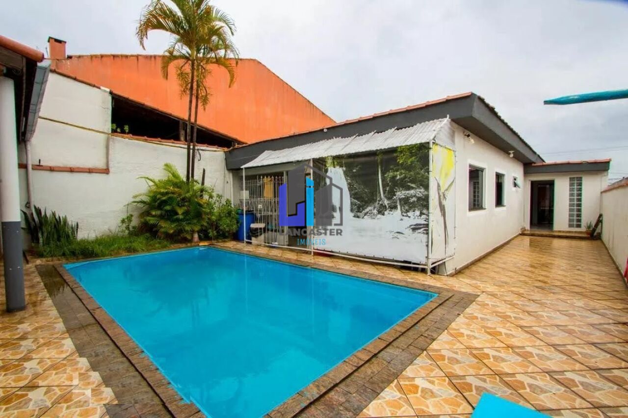 Casa com 2 dormitórios, 2 vagas de garagem, no Parque Novo Oratório