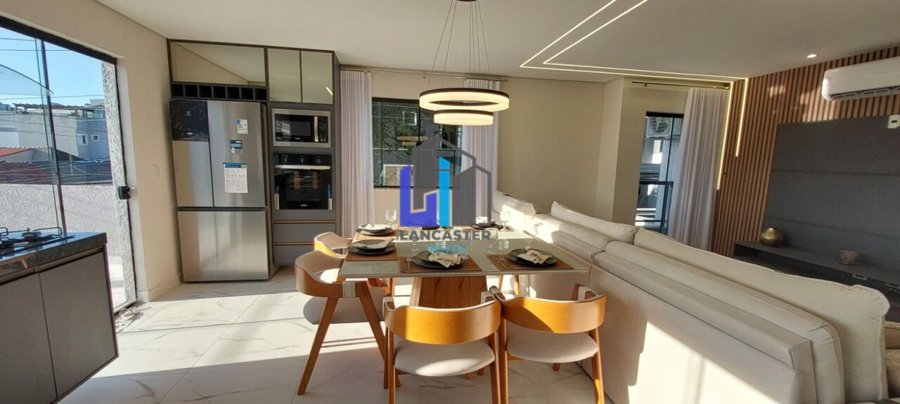 Sobrado 3 dormitórios, 3 suítes, 6 vagas, na Vila Camilópolis