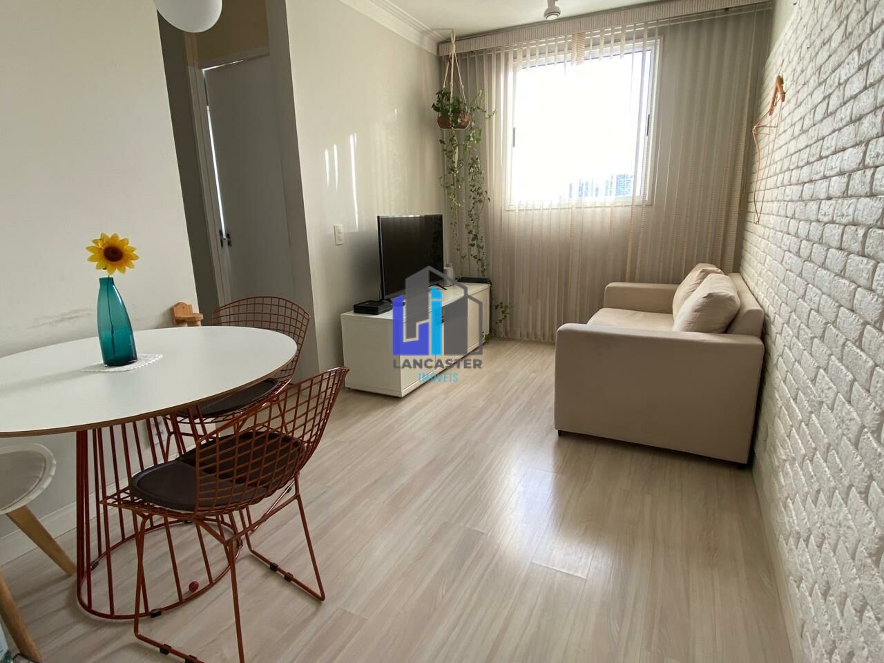 Apartamento com 2 dormitórios, 1 vaga, no jardim Guairaca.