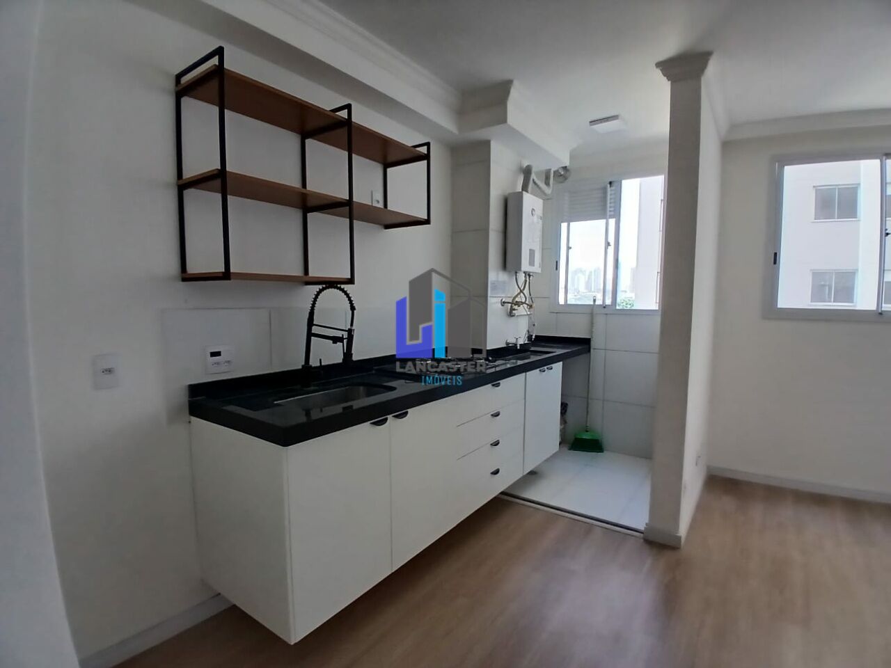 Foto 2 - LA1155