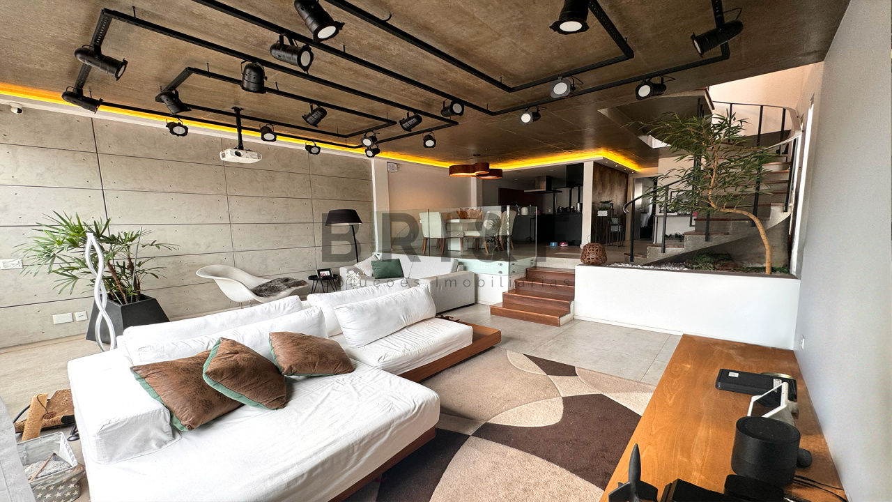 Sobrado para Venda - Jardim Aeroporto