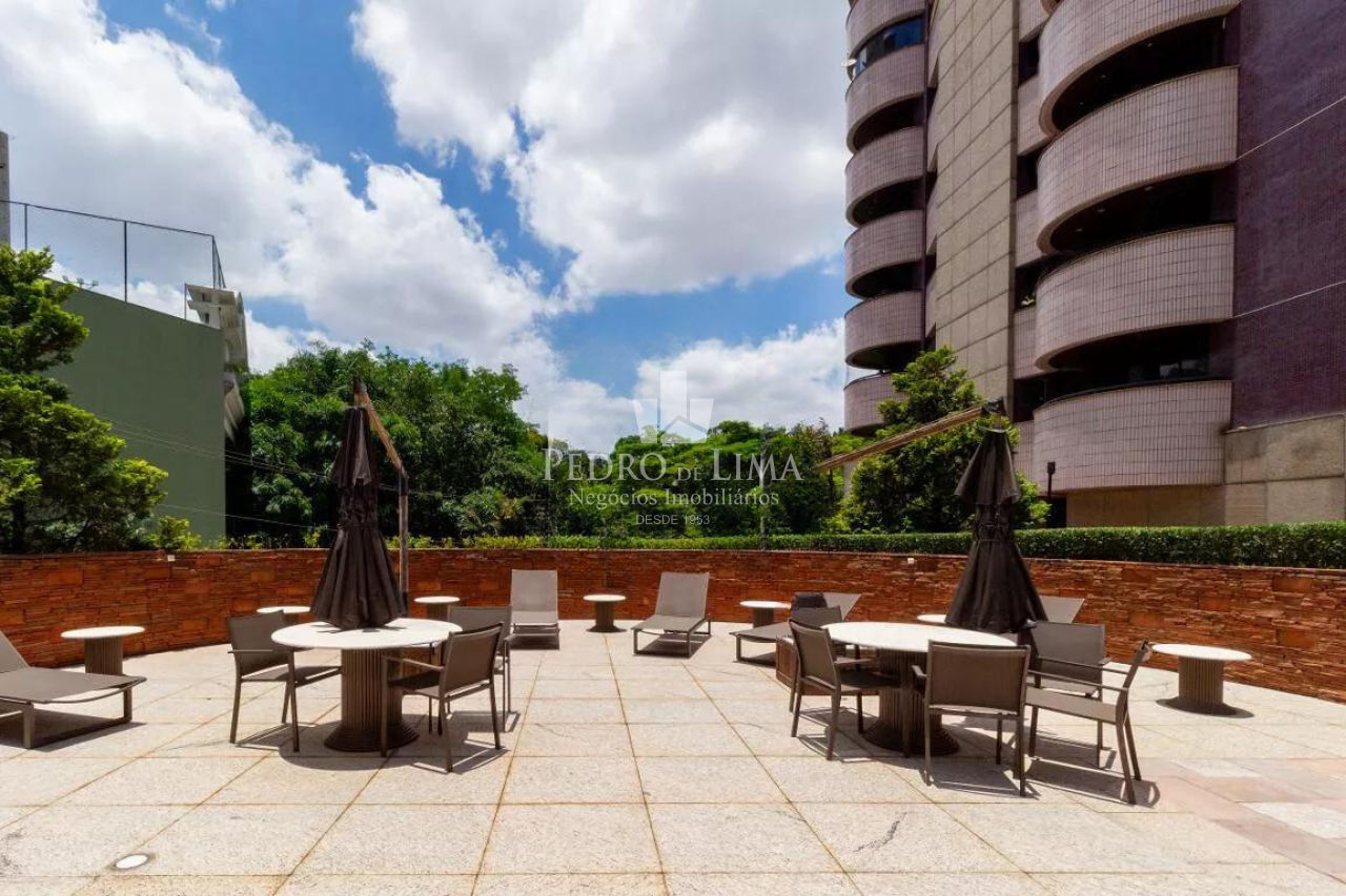 Apartamento 542m², 4 suítes 5 vagas. Condomínio Chácara Anália Franco.