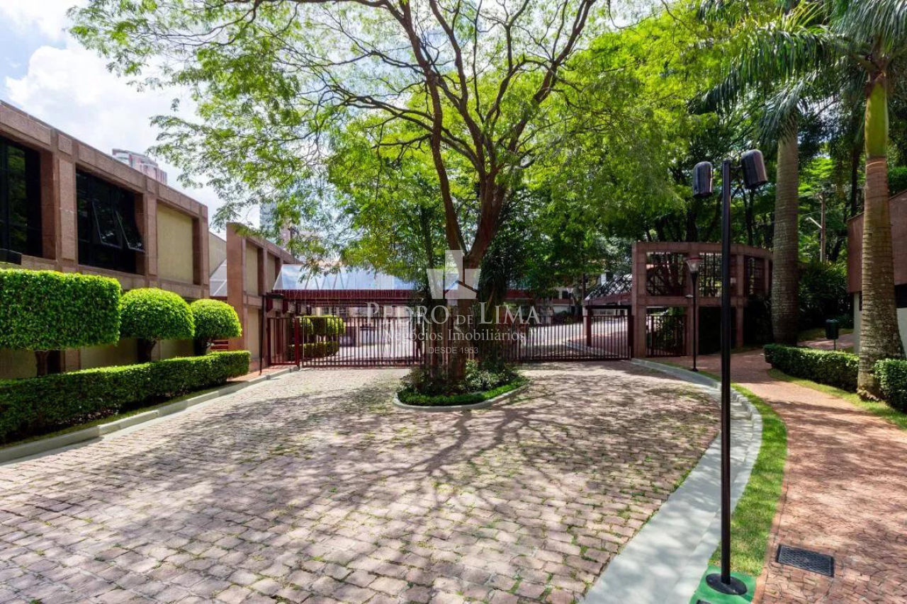 Apartamento 542m², 4 suítes 5 vagas. Condomínio Chácara Anália Franco.