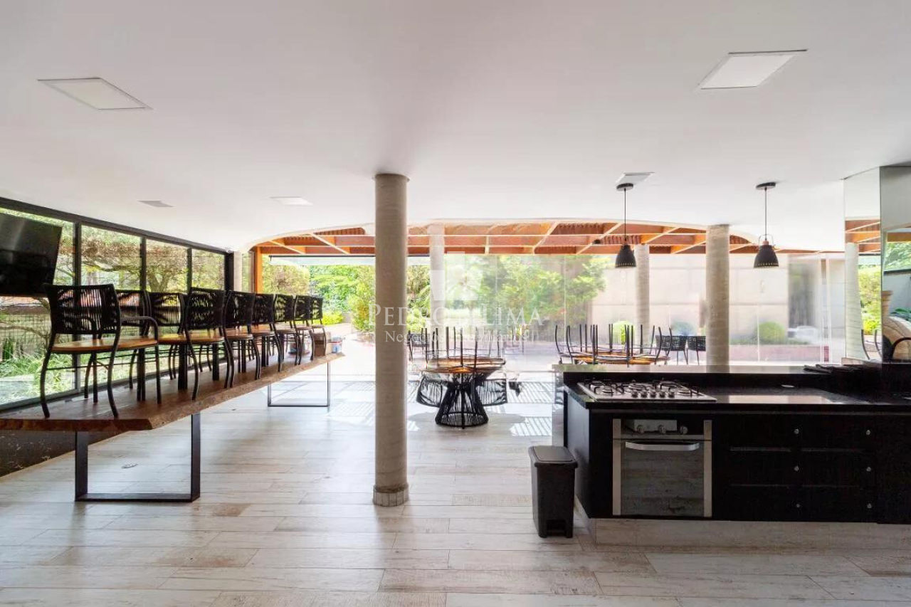 Apartamento 542m², 4 suítes 5 vagas. Condomínio Chácara Anália Franco.