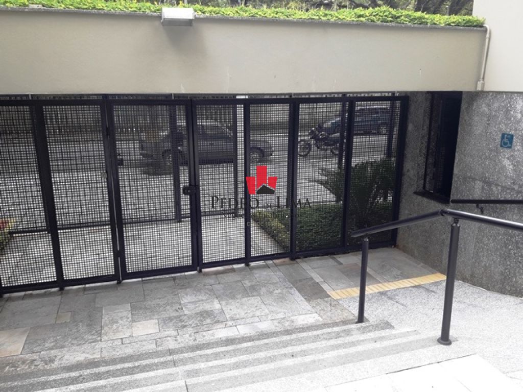 Condomínio Beverly Hills. 3 quartos sendo 1 suíte, 2 vagas de garagem Jardim Avelino