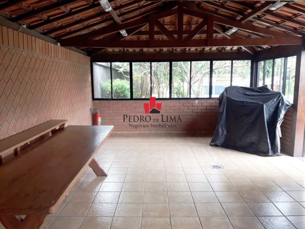 Condomínio Beverly Hills. 3 quartos sendo 1 suíte, 2 vagas de garagem Jardim Avelino