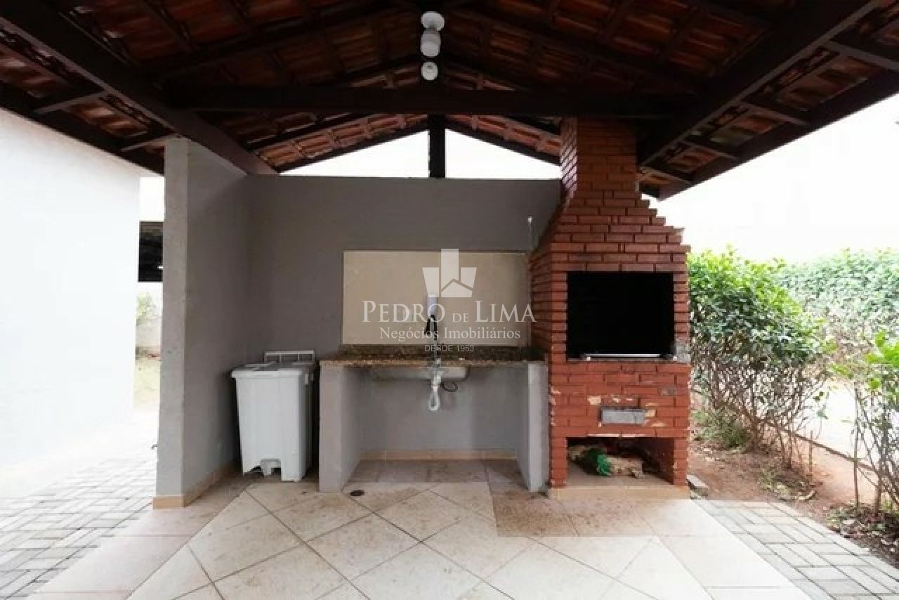 Apartamento  região  Penha  com 2 quartos, sendo 1 suite,  sala com sacada, uma vaga andar alto, 