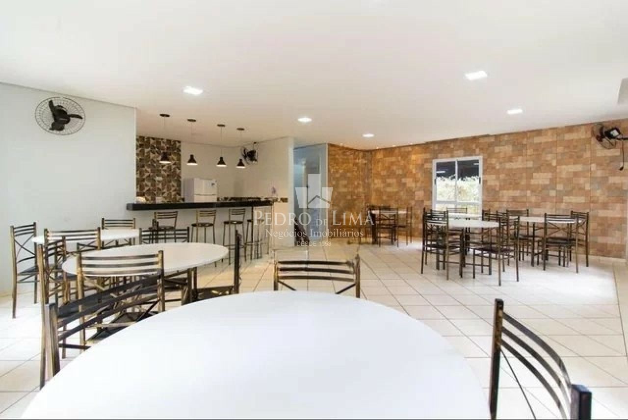 Apartamento  região  Penha  com 2 quartos, sendo 1 suite,  sala com sacada, uma vaga andar alto, 