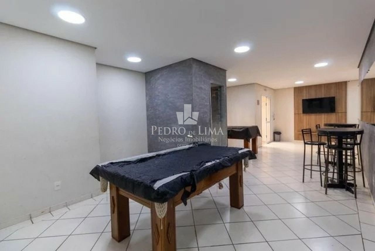 Apartamento  região  Penha  com 2 quartos, sendo 1 suite,  sala com sacada, uma vaga andar alto, 