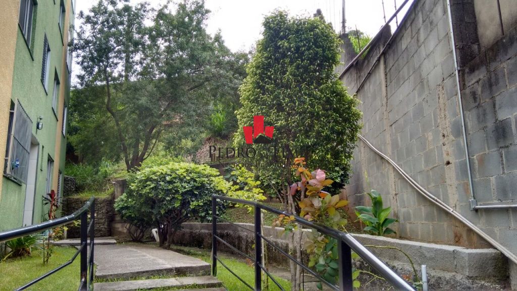 Apartamento  47 m², 3 dormitórios, 1 vaga livre, sala ampla e sem elevador no Cangaíba