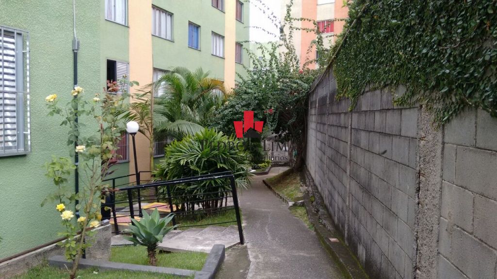Apartamento  47 m², 3 dormitórios, 1 vaga livre, sala ampla e sem elevador no Cangaíba