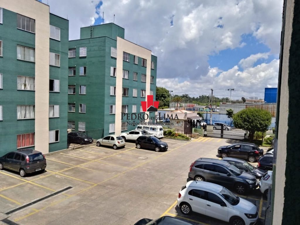 Apartamento  47 m², 3 dormitórios, 1 vaga livre, sala ampla e sem elevador no Cangaíba