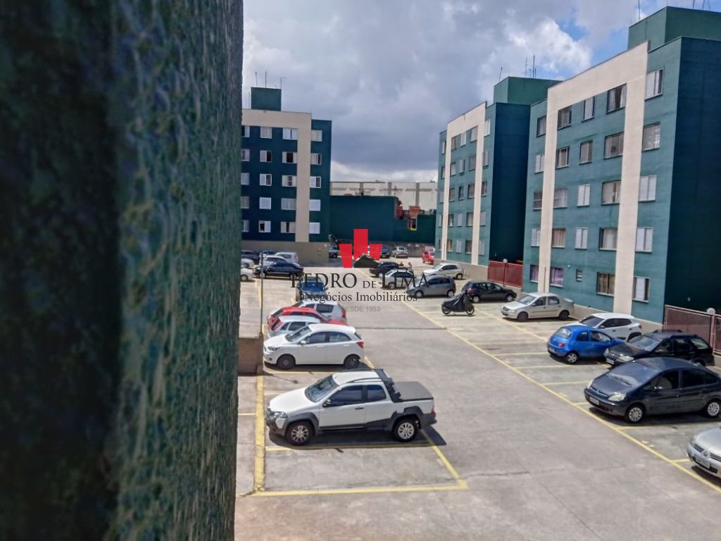 Apartamento  47 m², 3 dormitórios, 1 vaga livre, sala ampla e sem elevador no Cangaíba