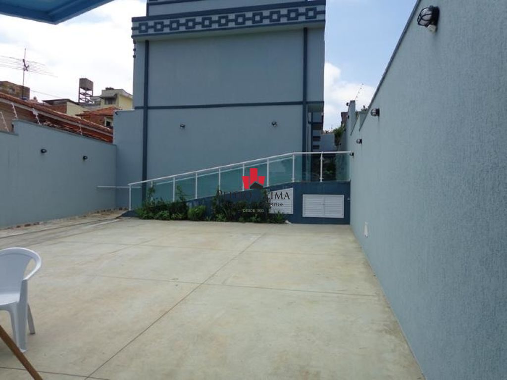 Sobrado em Condomínio no Bairro Cangaíba, conta  com2 suítes e 1 vaga de garagem.