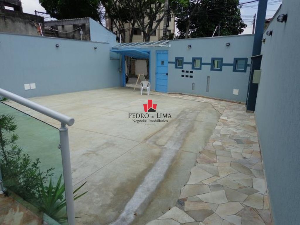 Sobrado em Condomínio no Bairro Cangaíba, conta  com2 suítes e 1 vaga de garagem.