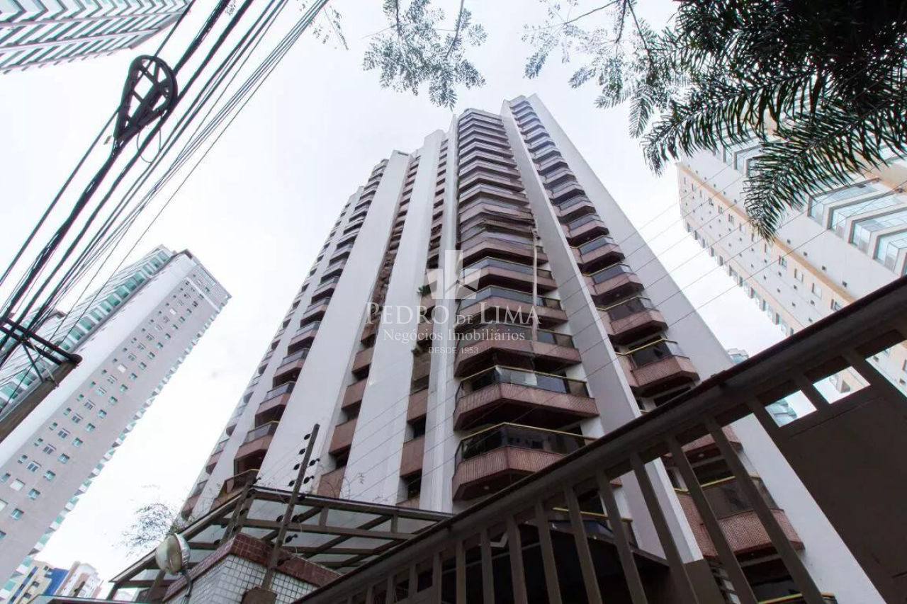 Apartamento no Edifício Meridien ,  todo  reformado,  4  dormitórios , 2 suítes ,  2  vagas