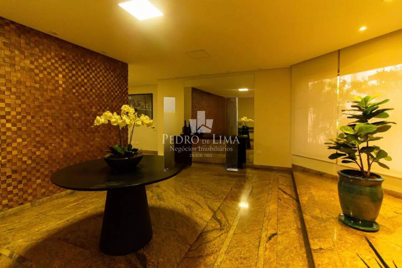Apartamento no Edifício Meridien ,  todo  reformado,  4  dormitórios , 2 suítes ,  2  vagas