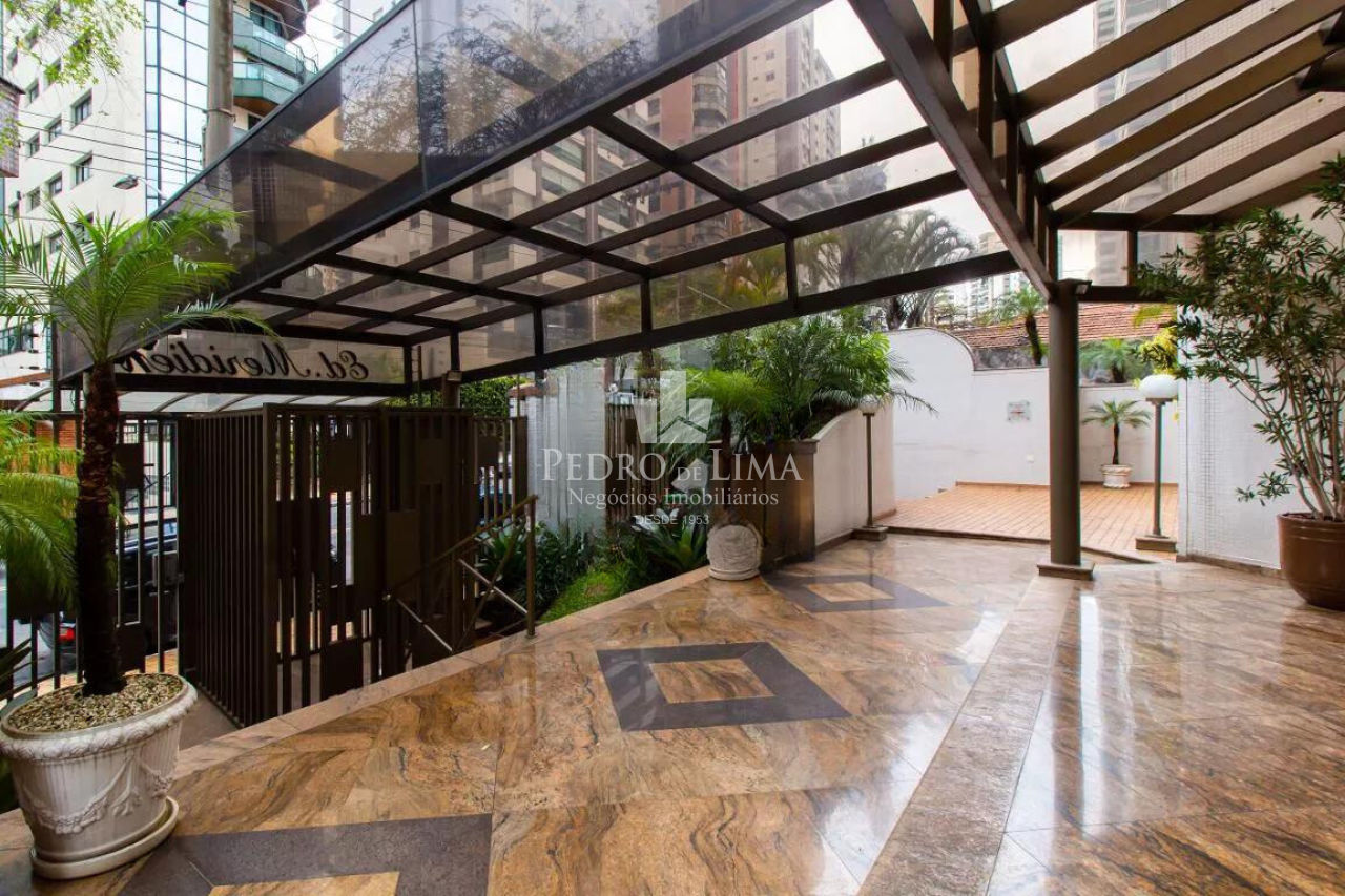 Apartamento no Edifício Meridien ,  todo  reformado,  4  dormitórios , 2 suítes ,  2  vagas