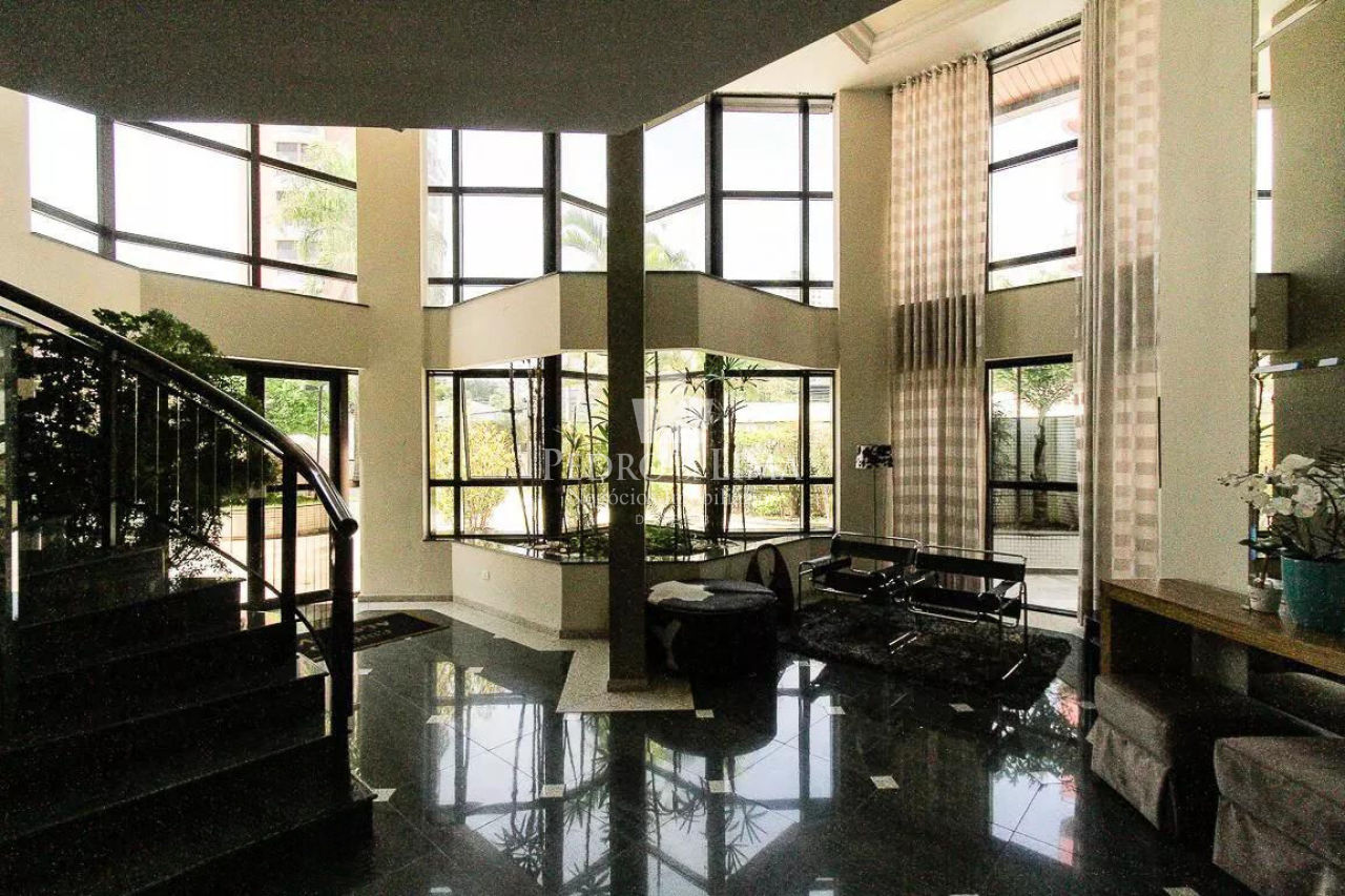 Apartamento no Tatuapé, 110m2, 3 dormitórios sendo 1 suíte e 3 vagas mais depósito privativo.
