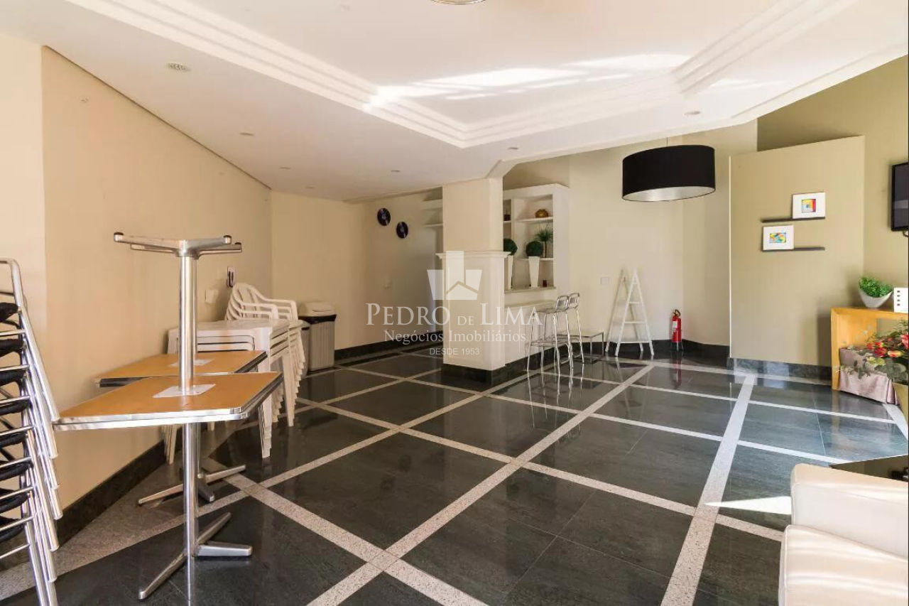 Apartamento no Tatuapé, 110m2, 3 dormitórios sendo 1 suíte e 3 vagas mais depósito privativo.