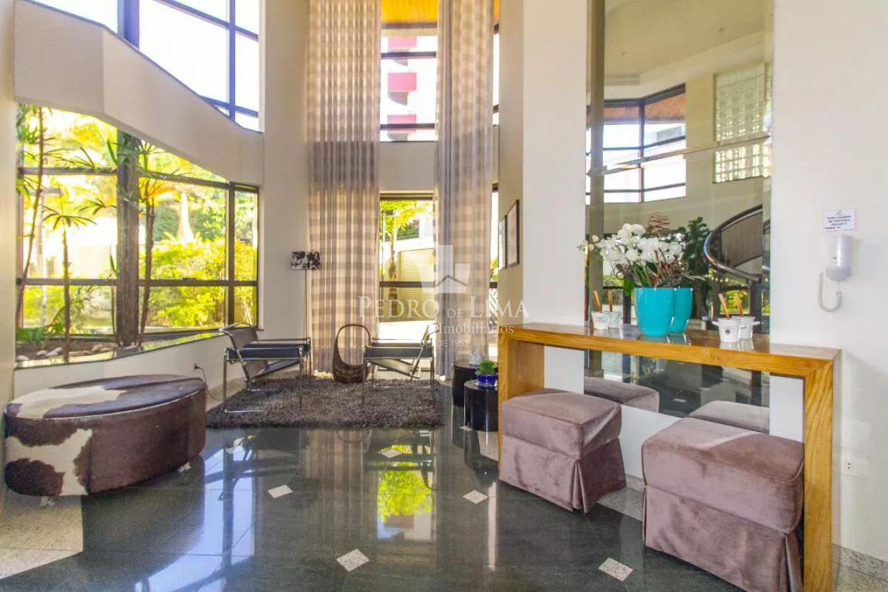 Apartamento no Tatuapé, 110m2, 3 dormitórios sendo 1 suíte e 3 vagas mais depósito privativo.