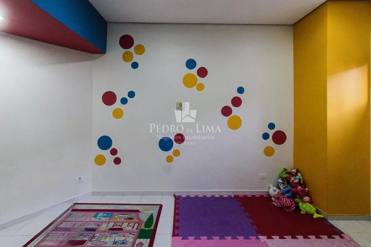 Apartamento no Tatuapé, 110m2, 3 dormitórios sendo 1 suíte e 3 vagas mais depósito privativo.
