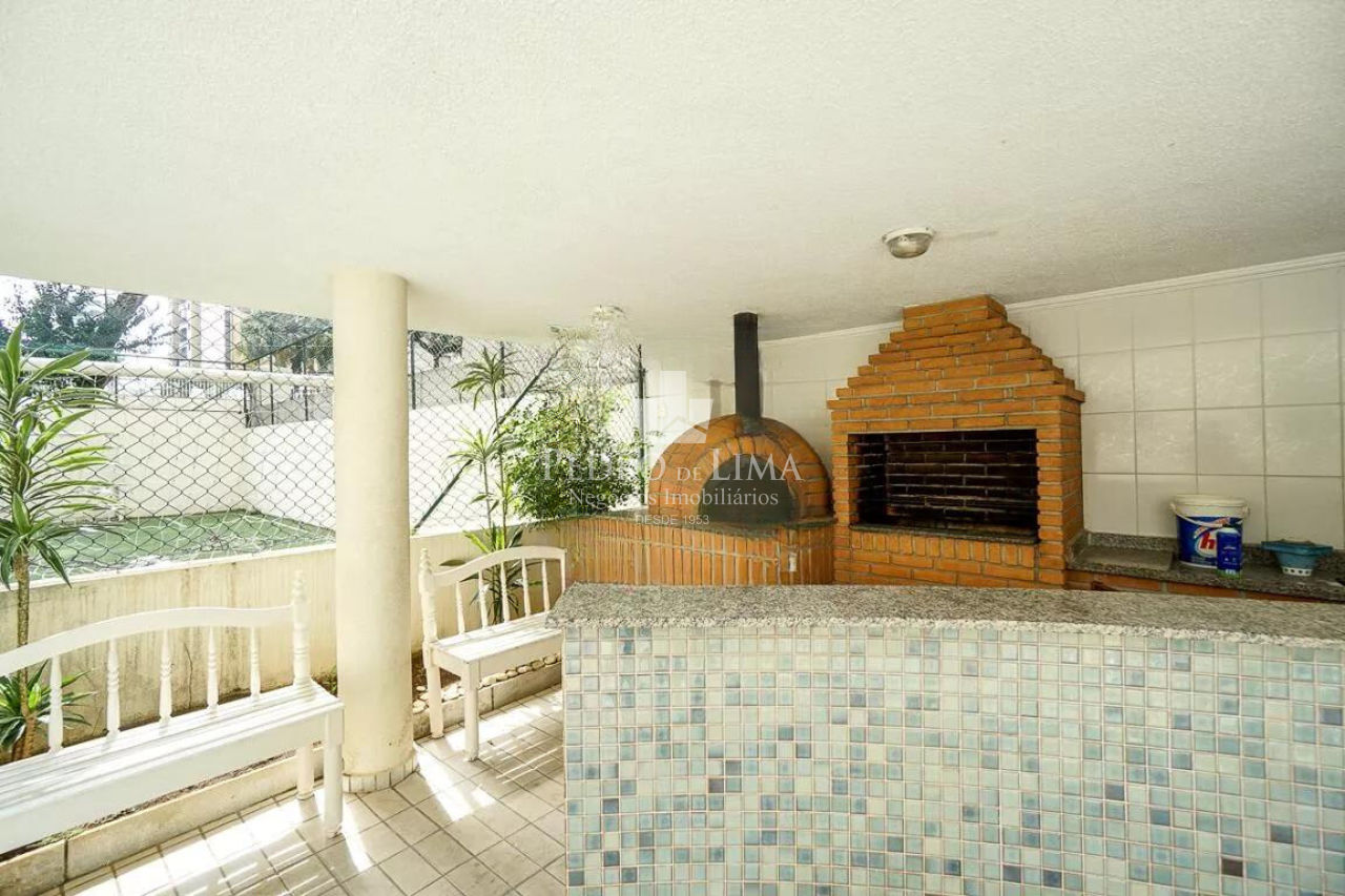Apartamento no Tatuapé, a duas quadras do Metrô Carrão, 54m2, 2 dormitórios sendo 1 suíte e 3 vagas.