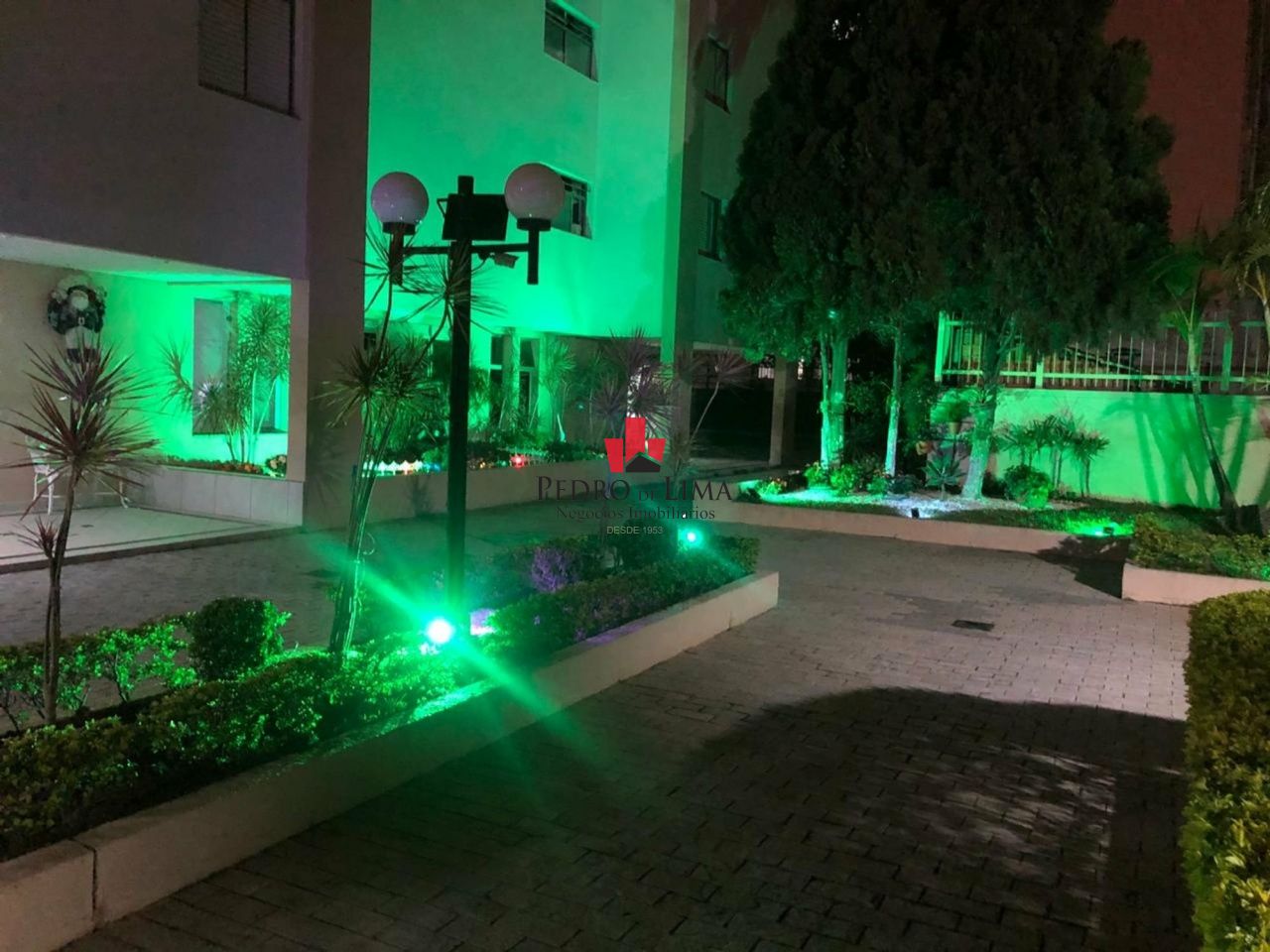 Apartamento para aqlugar com 3 dormitórios e 72 m²
