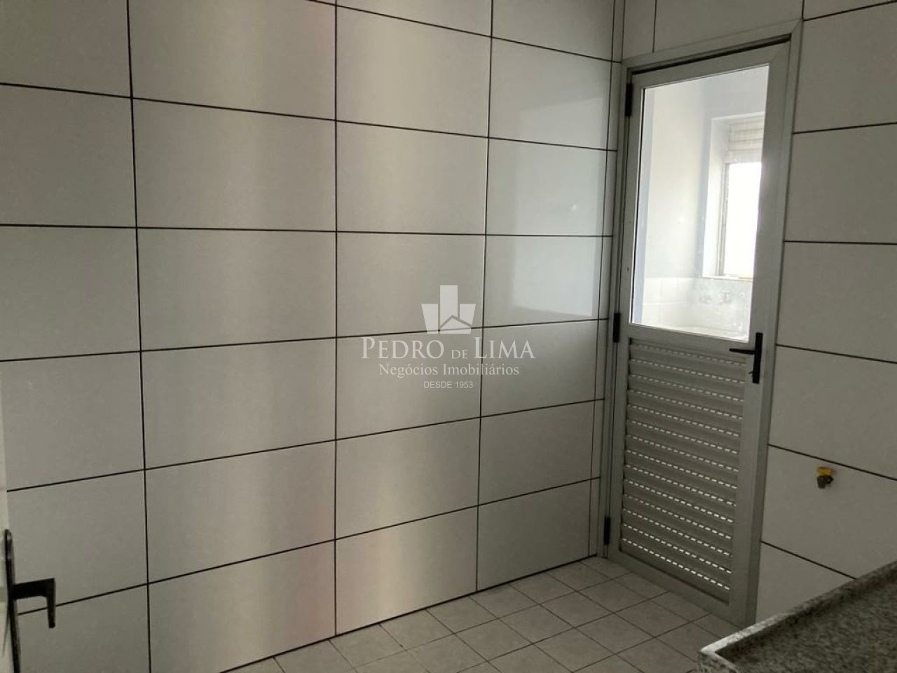 Apartamento 3 dormitórios sendo 1 suíte e 1 vaga, em Penha.